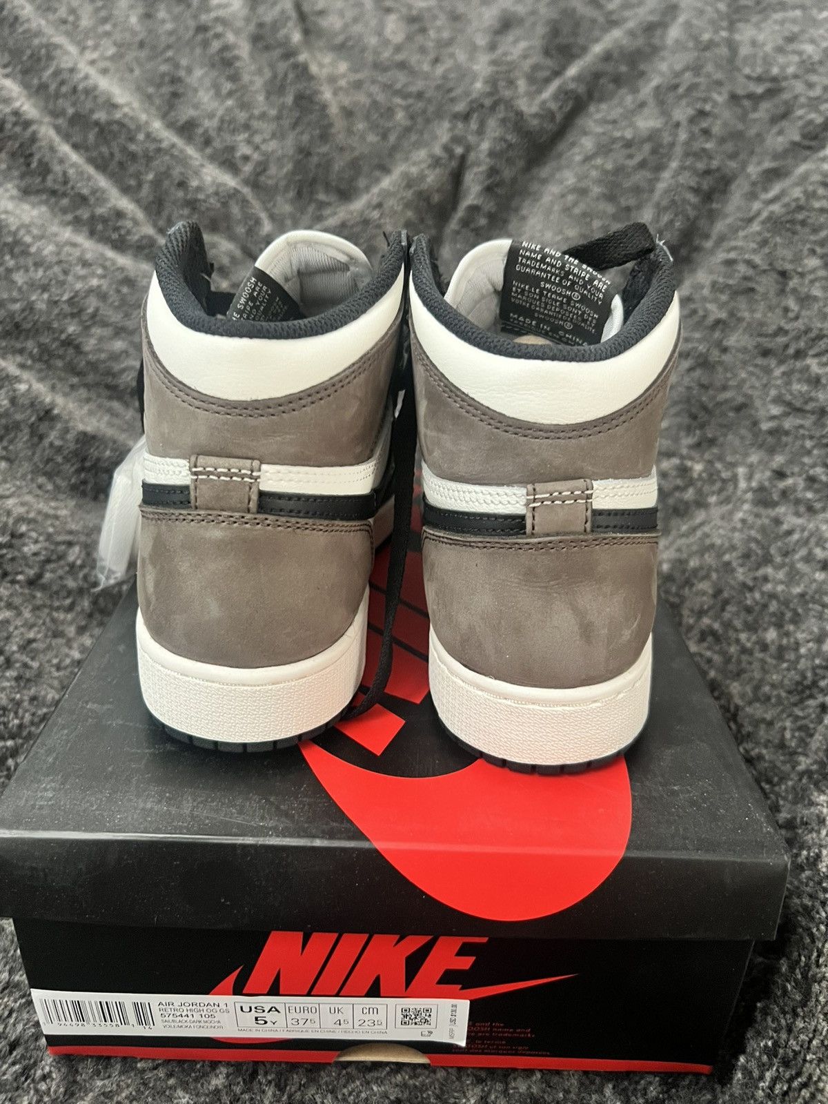 Nike Jordan 1 Dark Mocha (GS) Size US 5 / EU 37 - 4 Thumbnail