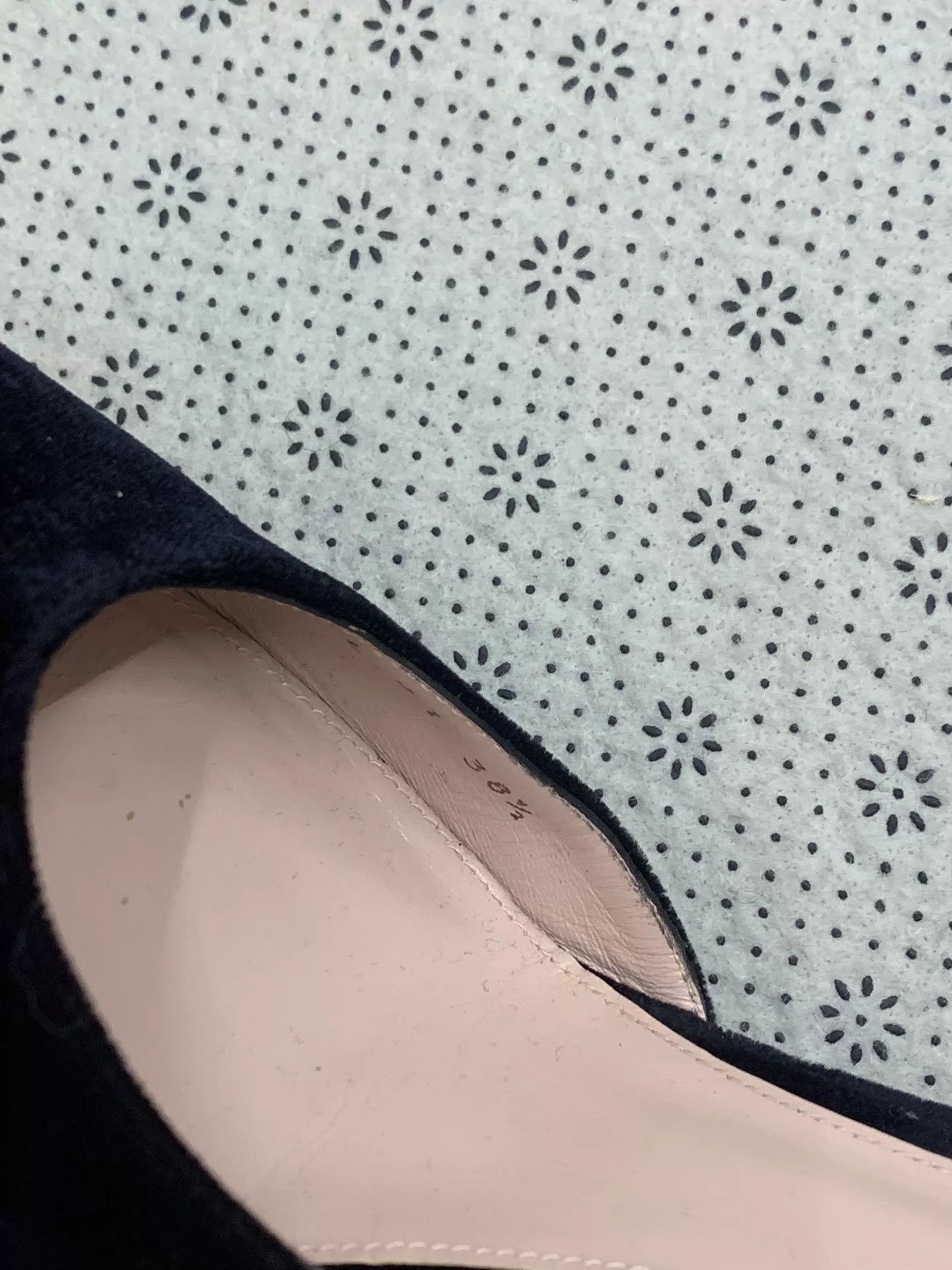 Stuart Weitzman STUART WEITZMAN Black Velvet Pearl Heels 38.5 New Size US 8 / IT 38 - 6 Thumbnail