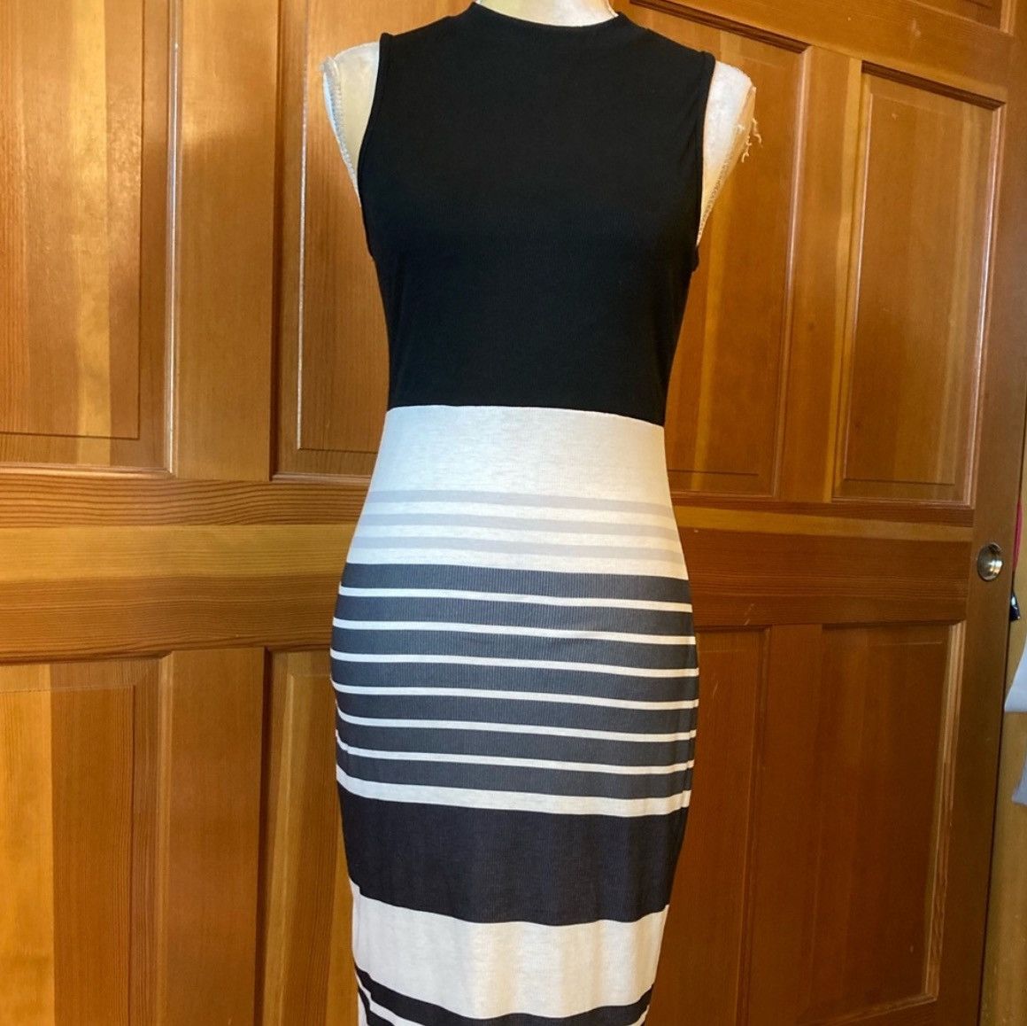 Designer × Other NWT, Lavishly Paris Women’s Halter Design Colorblock Dress Size M / US 6-8 / IT 42-44 - 4 Thumbnail