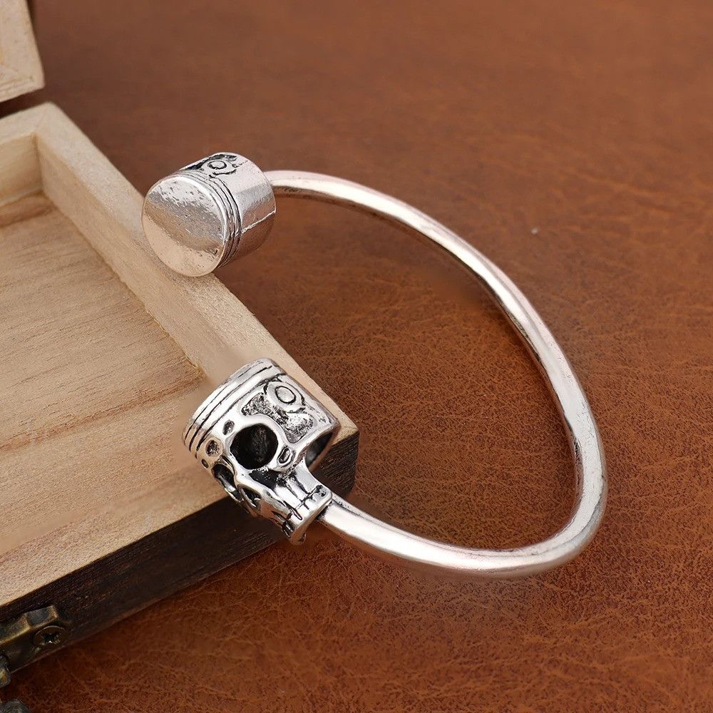 Jewelry Skull Head Twist Cuff Bracelet Size ONE SIZE - 2 Thumbnail
