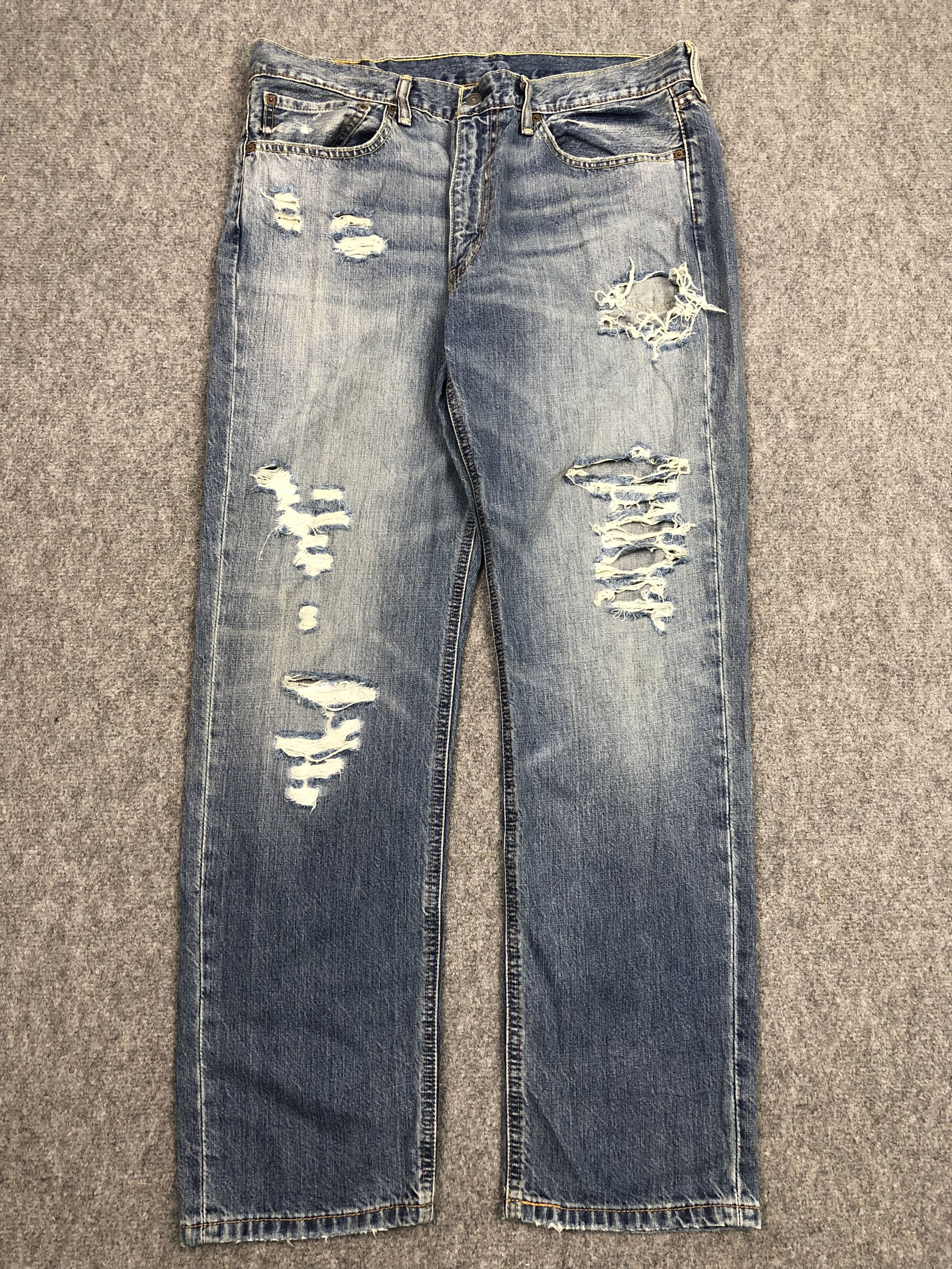 Vintage Distressed Levis Faded Blue Jeans DP0432