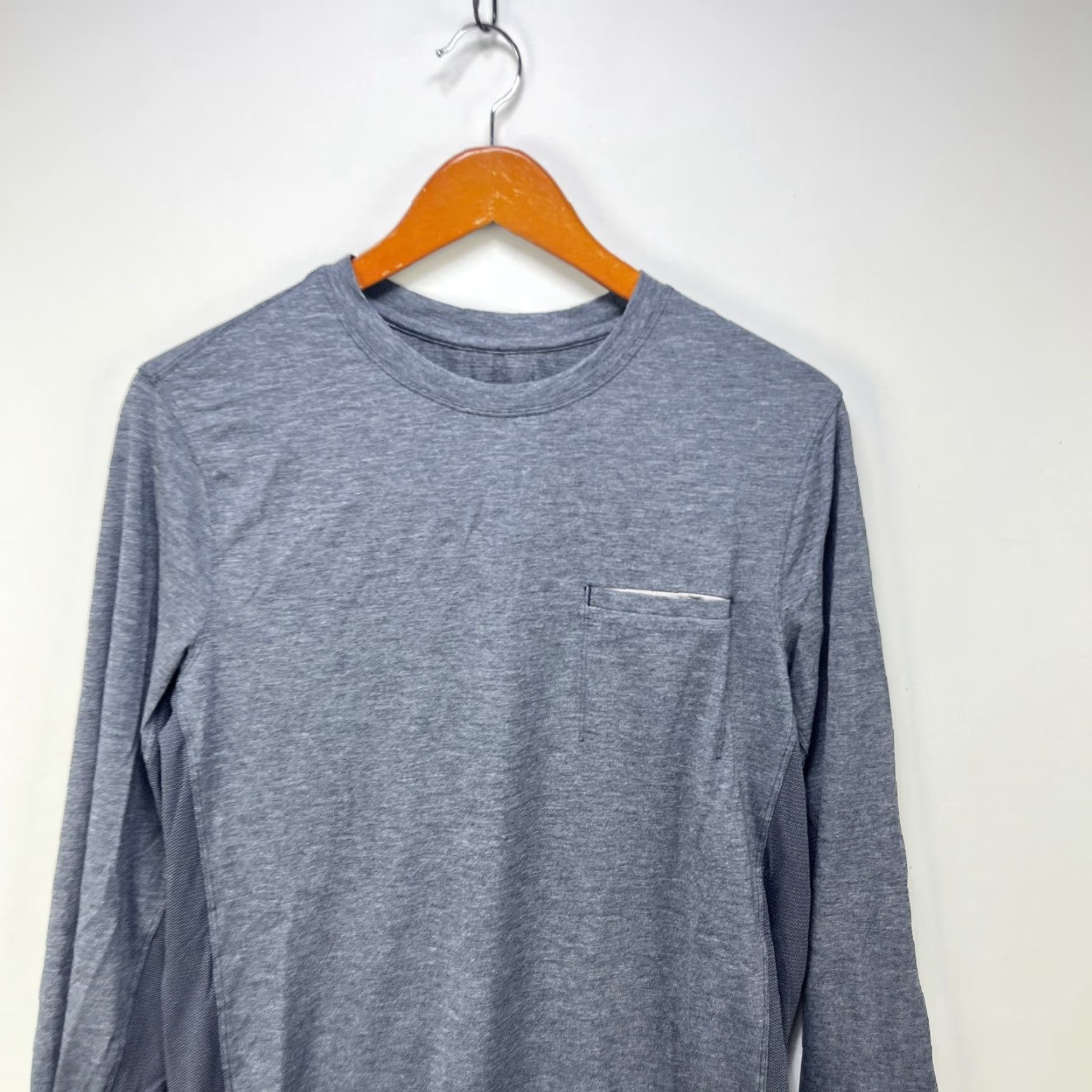 Lululemon Lululemon Longsleeve Shirt Mens M Gray Cotton Polyester Knit Logo Activewear Crew Neck Vintage: No Size US M / EU 48-50 / 2 - 2 Thumbnail