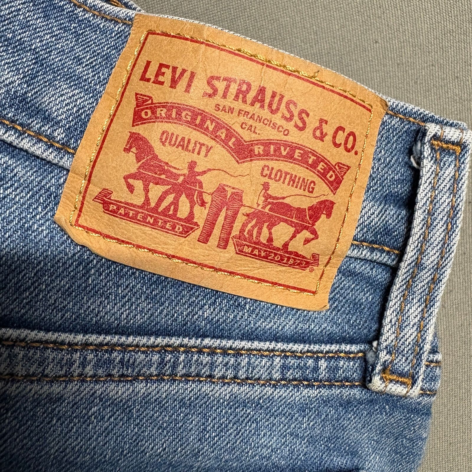 Levi's Levi’s Wedgie Straight Jeans Size 27 Medium Wash Button Fly Size 27" / US 4 / IT 40 - 4 Thumbnail