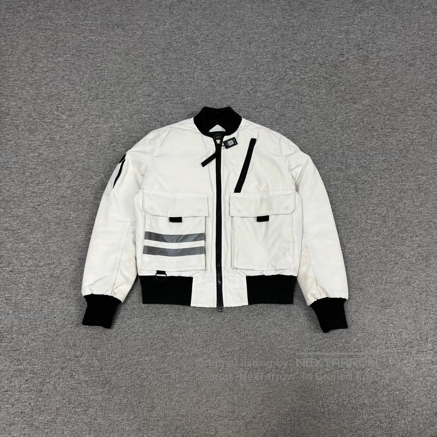 Canada Goose Canada Goose Black label; White functional style; Flight j Size US S / EU 44-46 / 1 - 1 Thumbnail