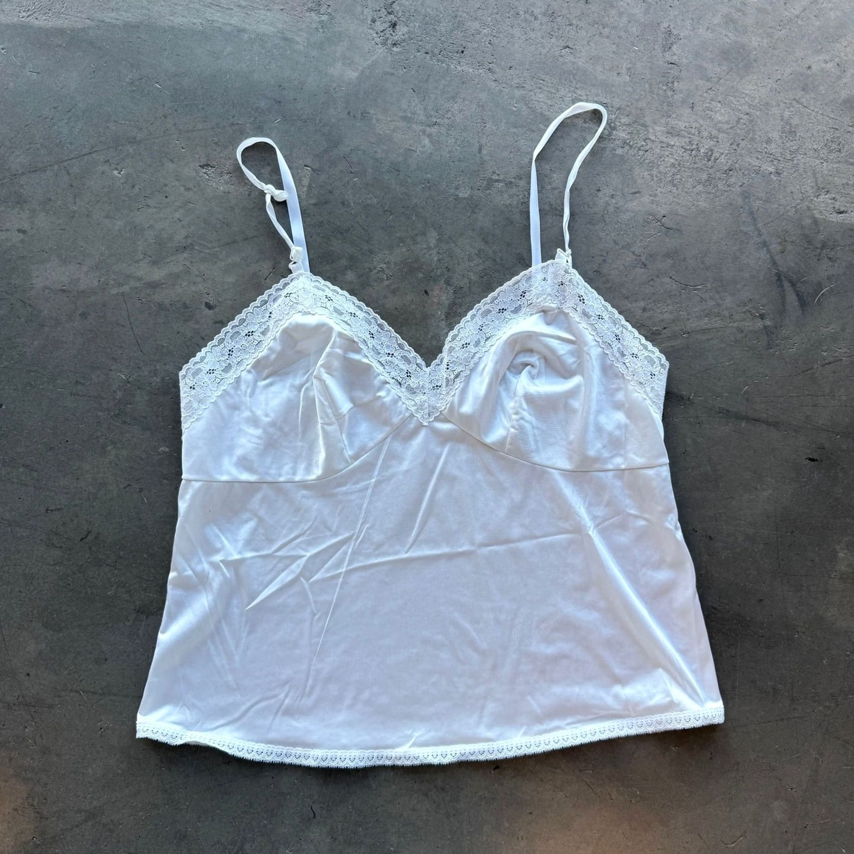 Vintage VINTAGE Vanity Fair Camisole Tank White S Lace Trim Adjustable Strap Lightweight Women's Tank Top S Women Size S / US 4 / IT 40 - 2 Thumbnail
