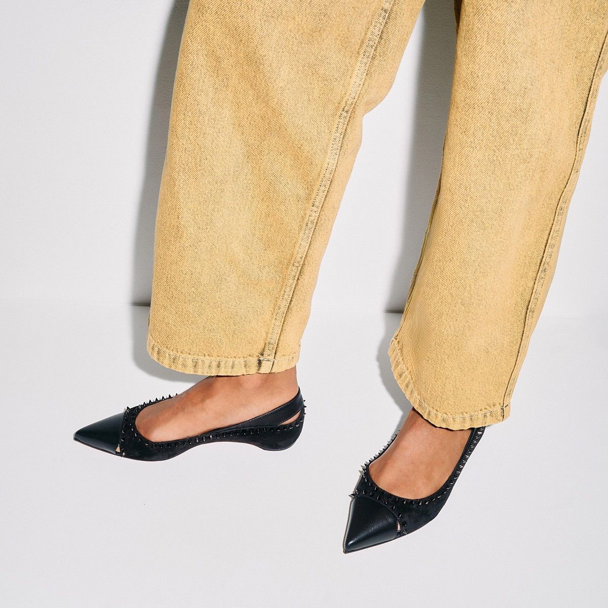 Christian Louboutin o1s1wg110125 Duvettina Spikes in Black Size US 8 / IT 38 - 5 Thumbnail