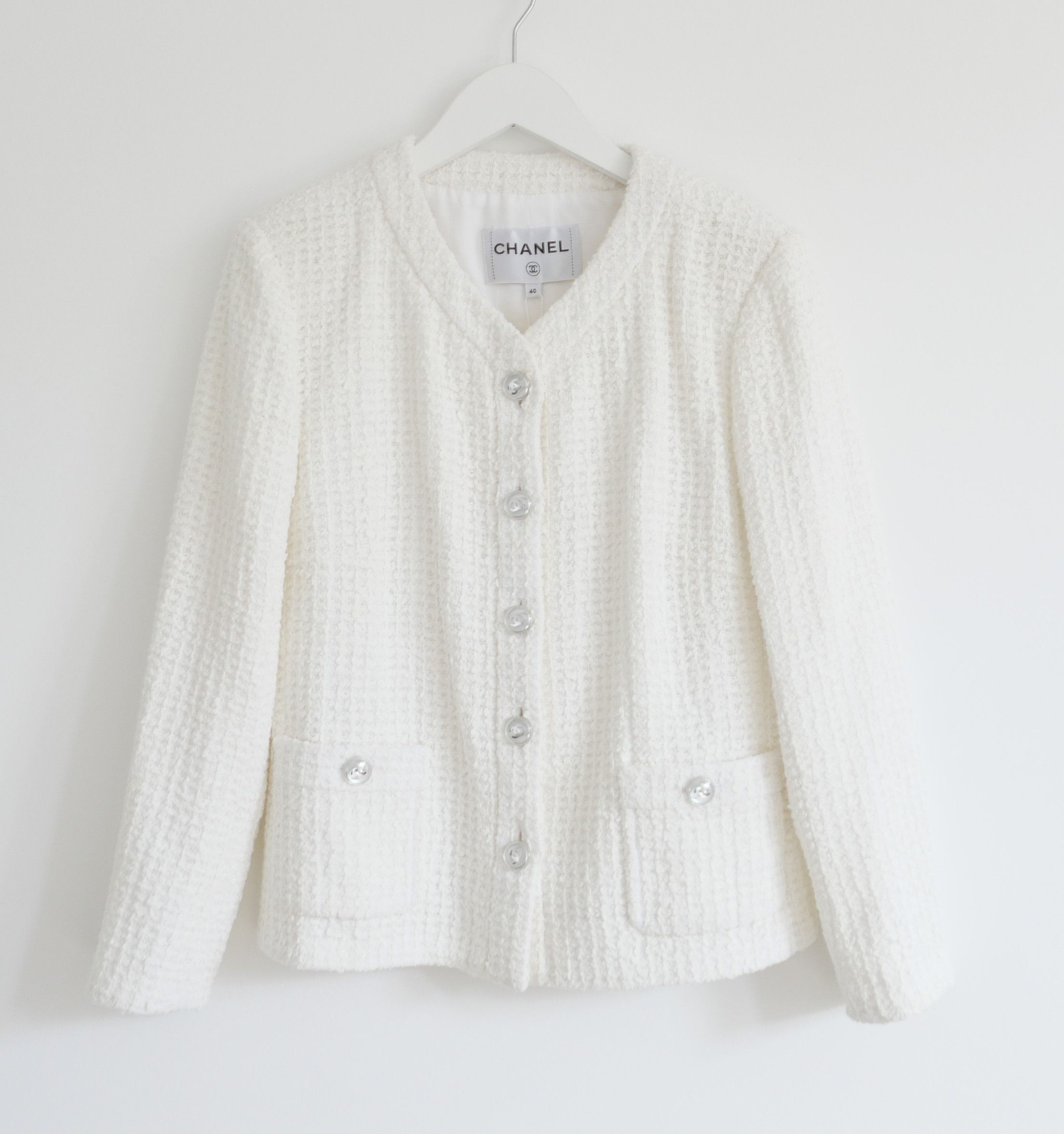 Chanel Chanel White Tweed Jacket 23P 2023 Pre Spring-Summer Size M / US 6-8 / IT 42-44 - 1 Thumbnail