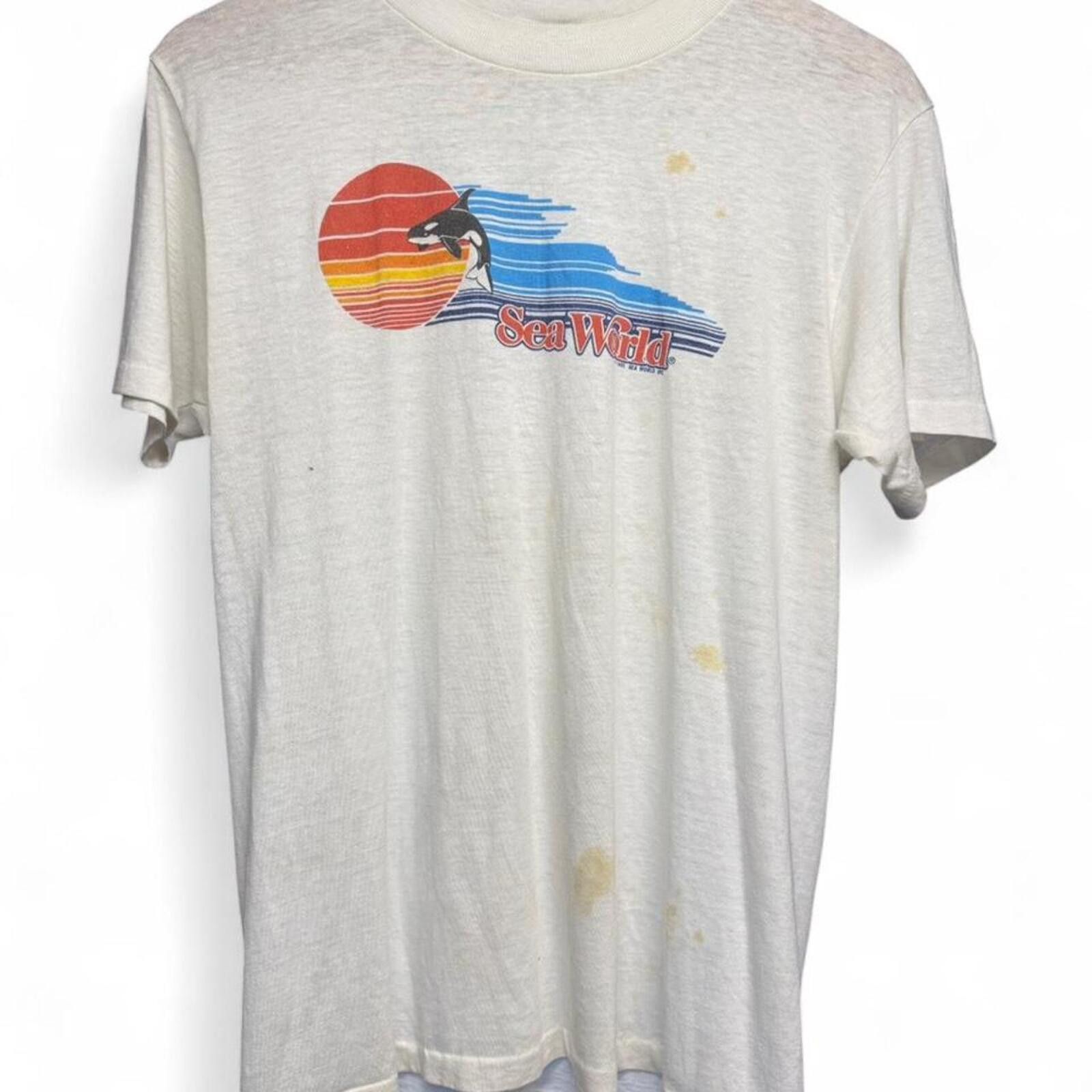 Other Paper thin thrashed vintage 90s Sea World white t-shirt Size US M / EU 48-50 / 2 - 1 Thumbnail