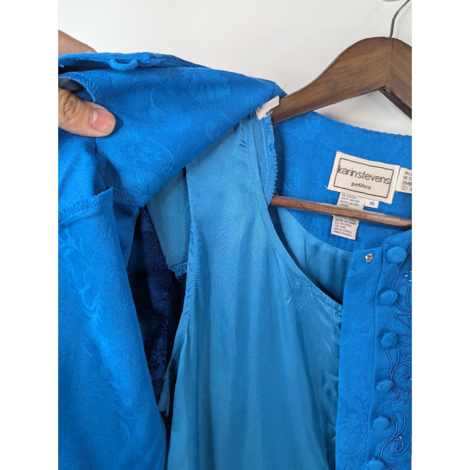 Vintage VINTAGE Karin Stevens Dress Womens 10 Midi Blue Embroidered Button Rayon Embroidered Size L / US 10 / IT 46 - 4 Thumbnail