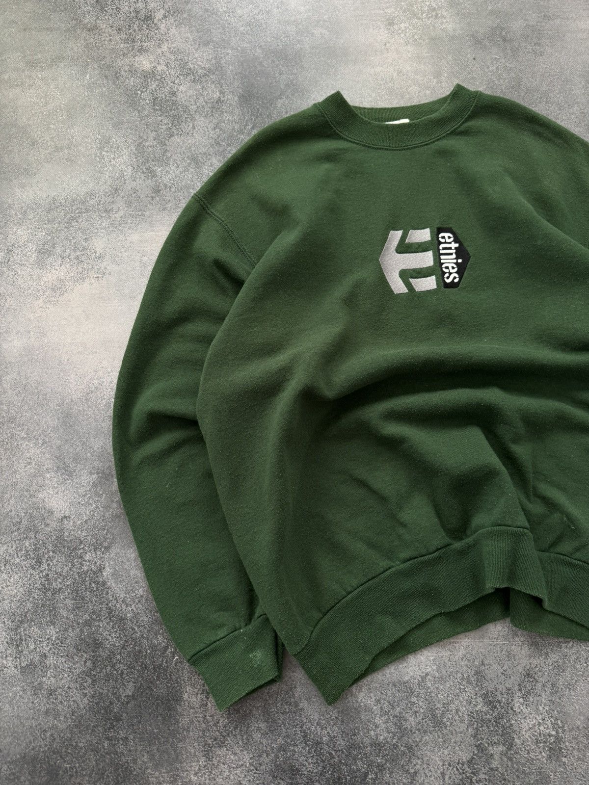 Etnies Crazy Vintage Etnies Baggy Embroidered Logo Skate Sweatshirt Size US L / EU 52-54 / 3 - 2 Thumbnail