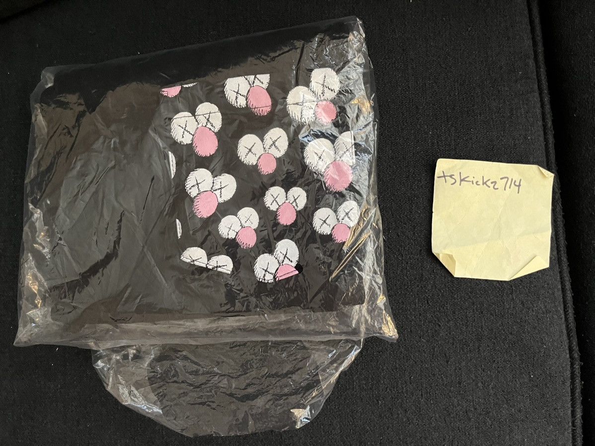 Uniqlo KAWS x Uniqlo BFF Pocket Tee (US Sizing) Size US XL / EU 56 / 4 - 3 Thumbnail