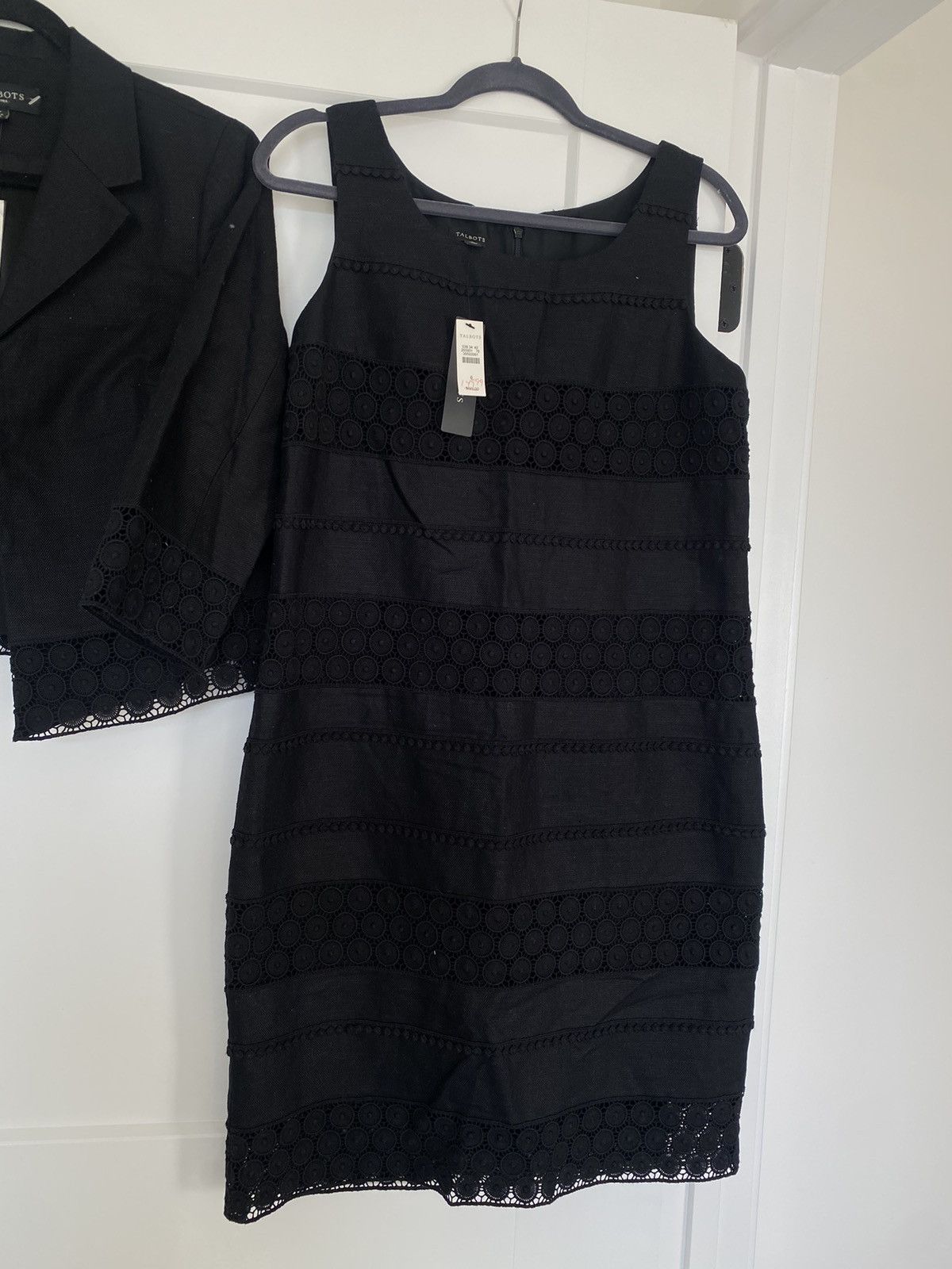 Talbots TALBOTS Womens 6P BLACK Eyelet Sleeveless Sheath 2pcSuit NWT Size M / US 6-8 / IT 42-44 - 4 Thumbnail