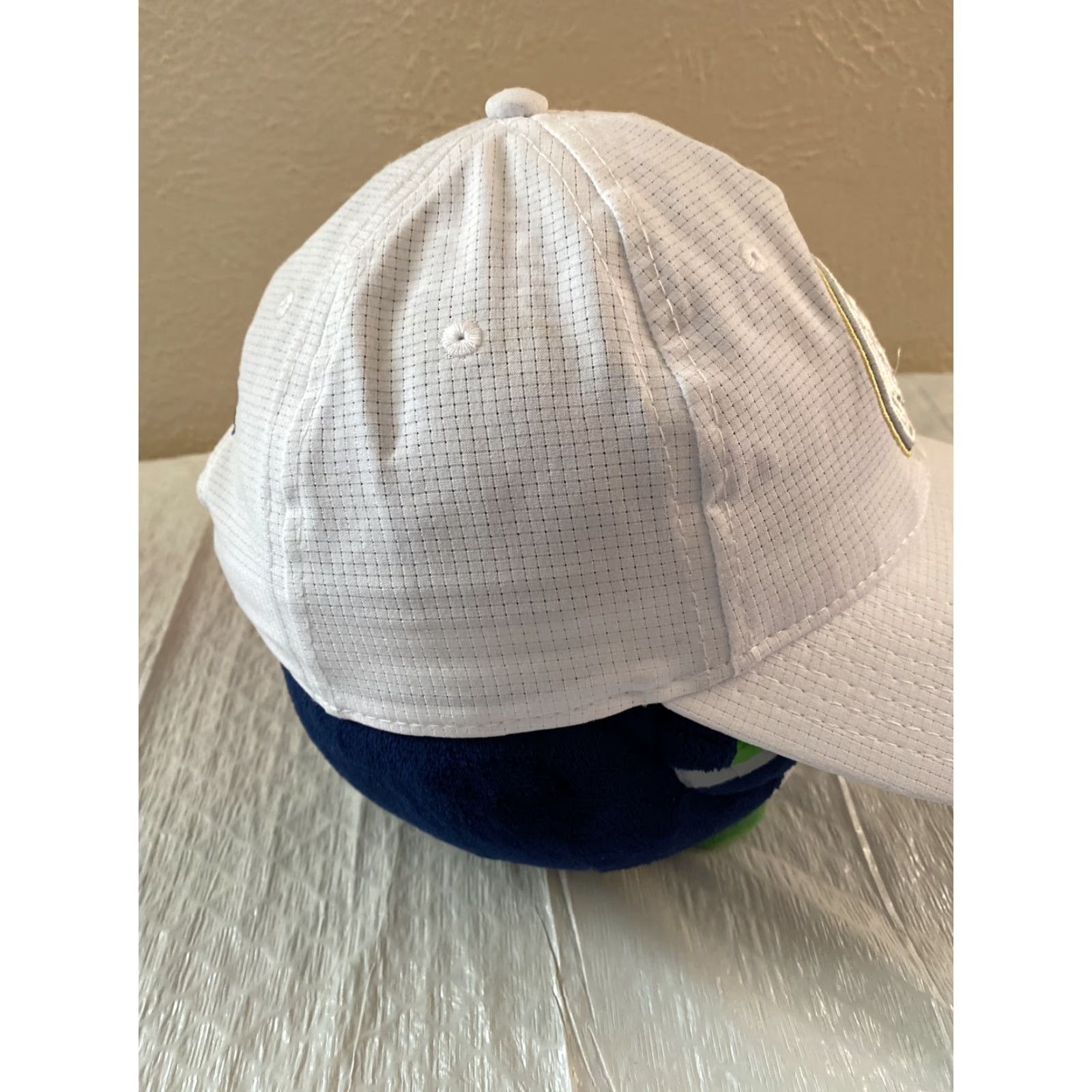 Under Armour Under Armour Adjustable Baseball Cap - Solid White - Lightweight Men's Hat Size ONE SIZE - 4 Thumbnail