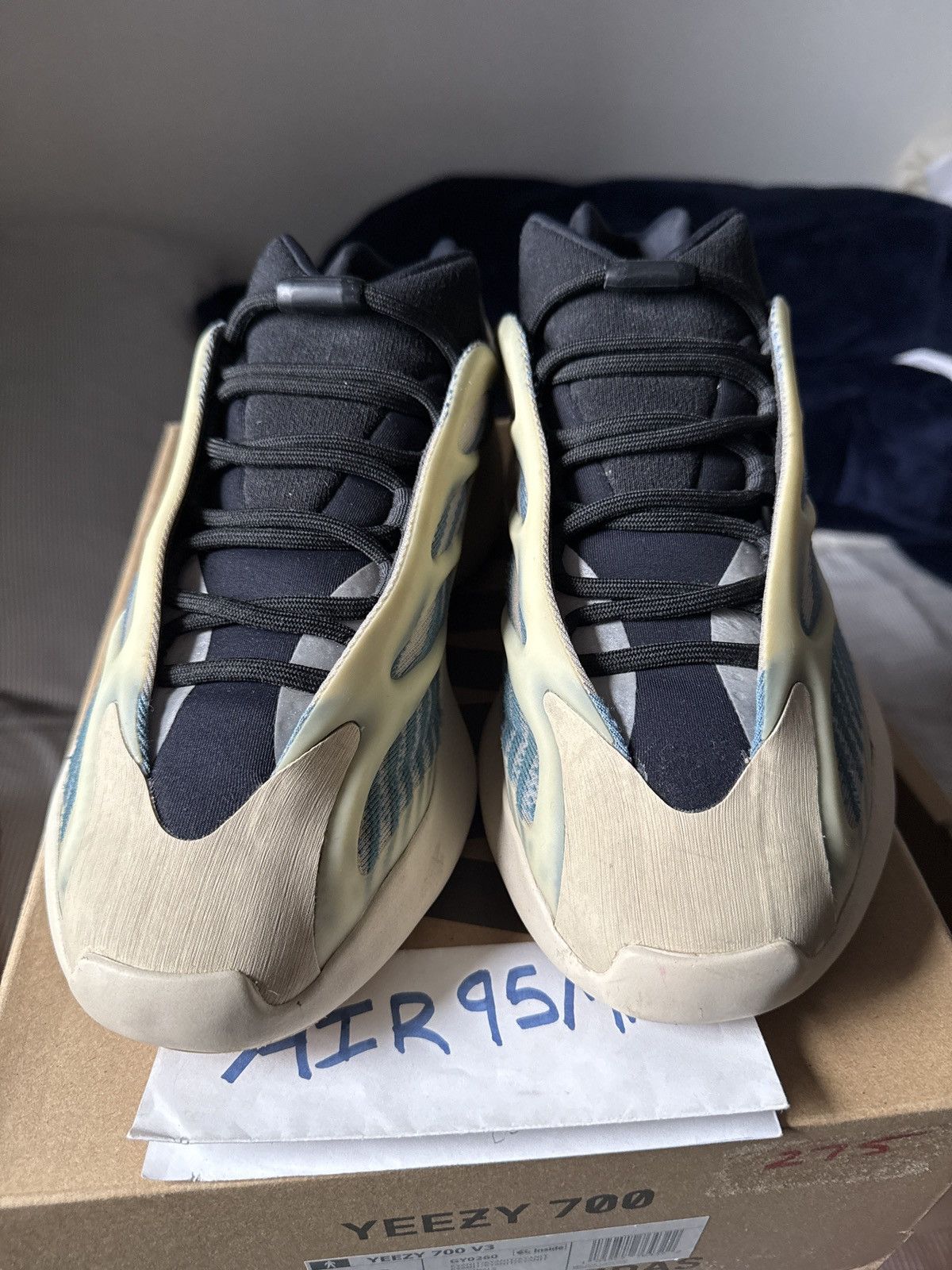 Adidas Adidas Yeezy 700 V3 Size US 10 / EU 43 - 3 Thumbnail