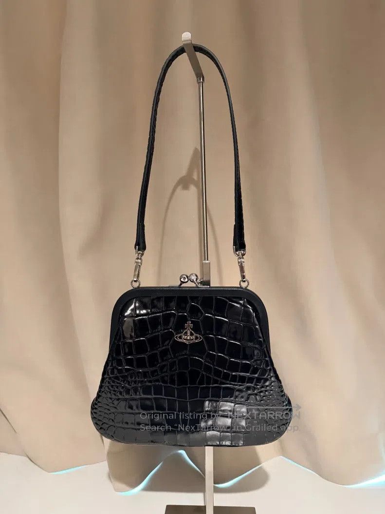 Vivienne Westwood Vivienne Westwood size os Black crocodile pattern shoulder Size ONE SIZE - 1 Thumbnail