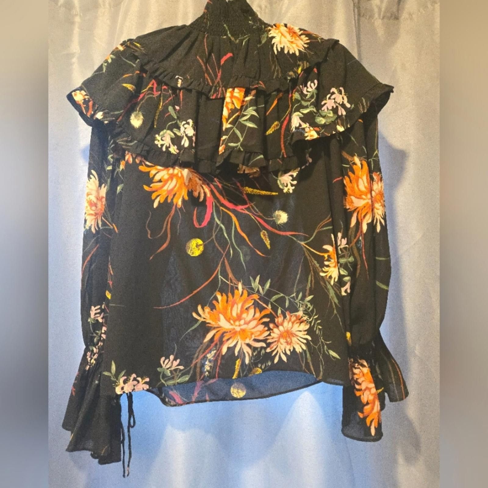 Designer H&M Floral Ruffle Detail Top Size M / US 6-8 / IT 42-44 - 1 Thumbnail