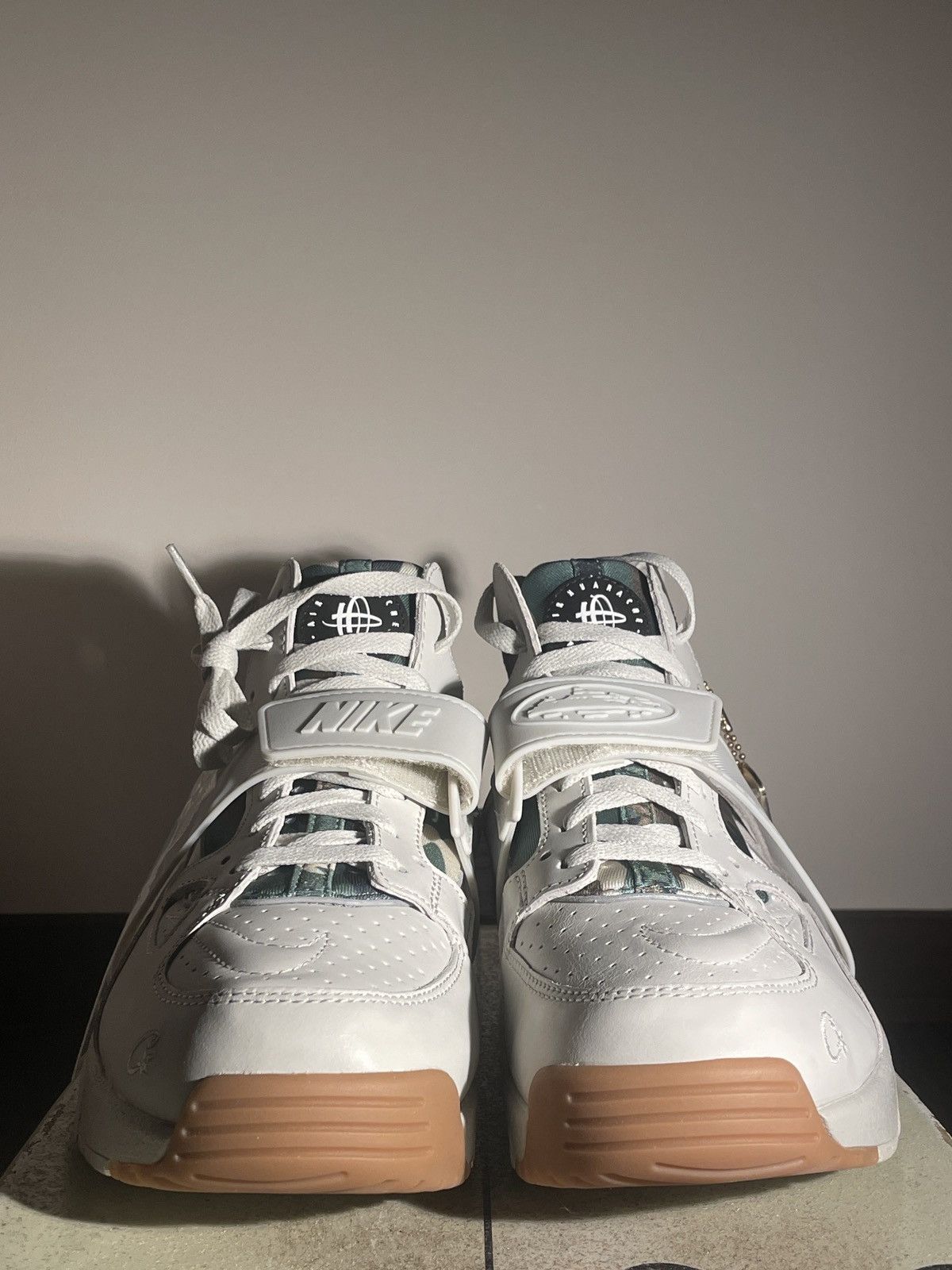 Corteiz × Nike Corteiz Nike Air Trainer Huarache Light Bone Size US 10 / EU 43 - 4 Thumbnail