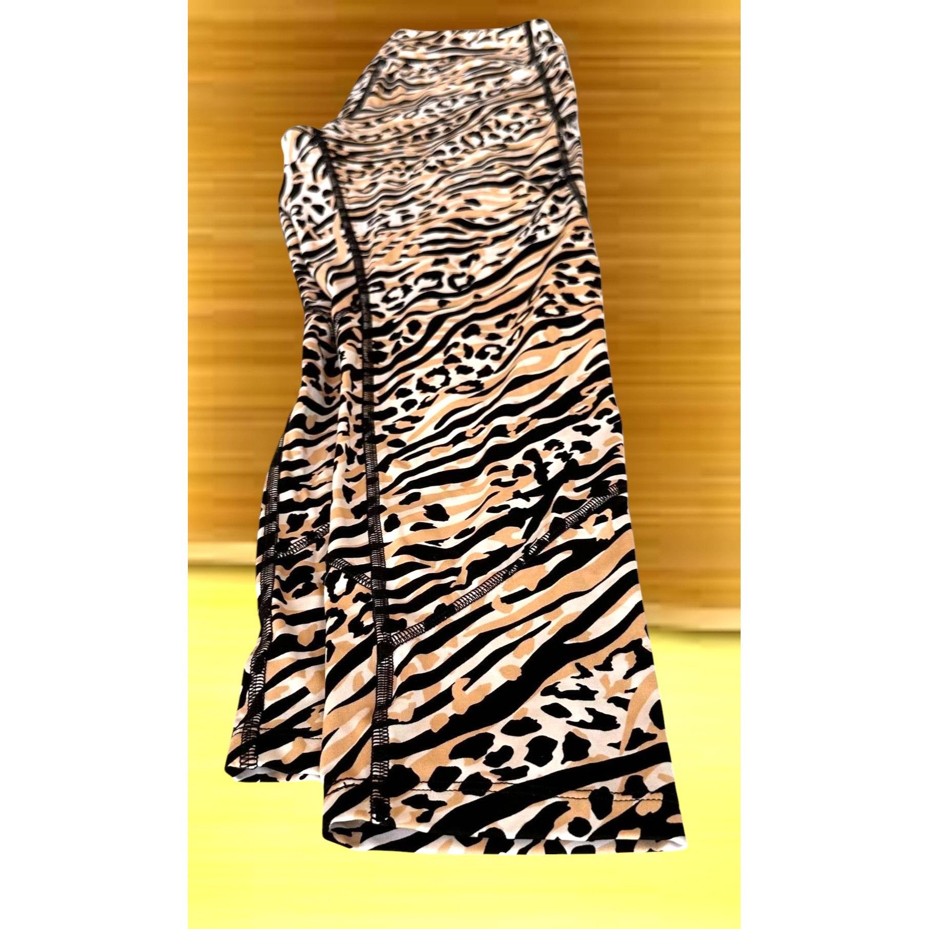 Victoria's Secret Victorias Secret Pink Sport Leggings Large Logo Leopard Pri Size 27" / US 4 / IT 40 - 8 Thumbnail