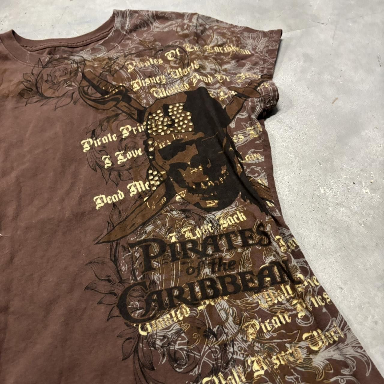 Japanese Brand × Vintage Crazy Vintage Y2K/2000s Grunge Cyber Goth Brown Pirates Of The Caribbean Skull Graphic Tee! Size L / US 10 / IT 46 - 2 Thumbnail