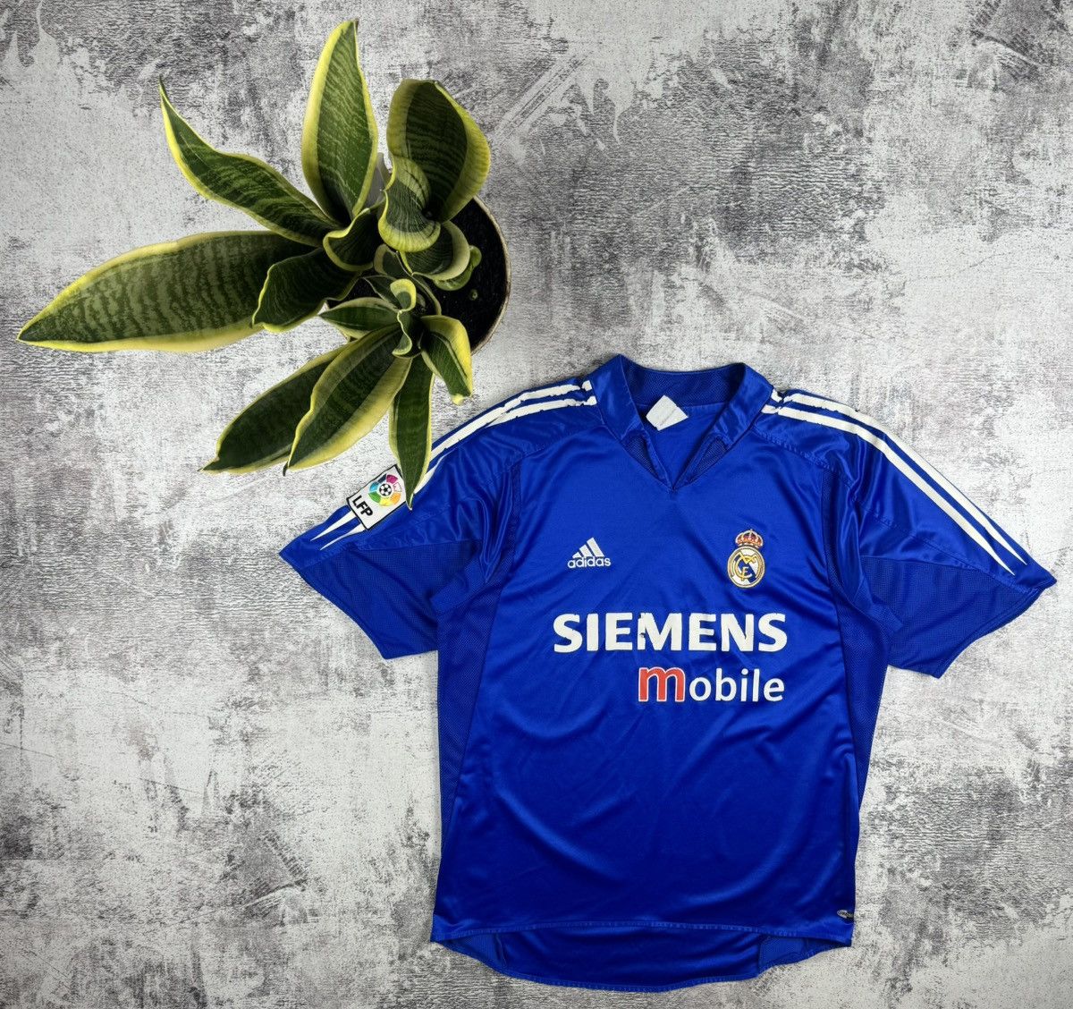 Adidas × Vintage Real Madrid 2004/2005 Adidas Third Kit 3 La Liga Jersey Blockcore T Shirt Tee Size US M / EU 48-50 / 2 - 1 Thumbnail