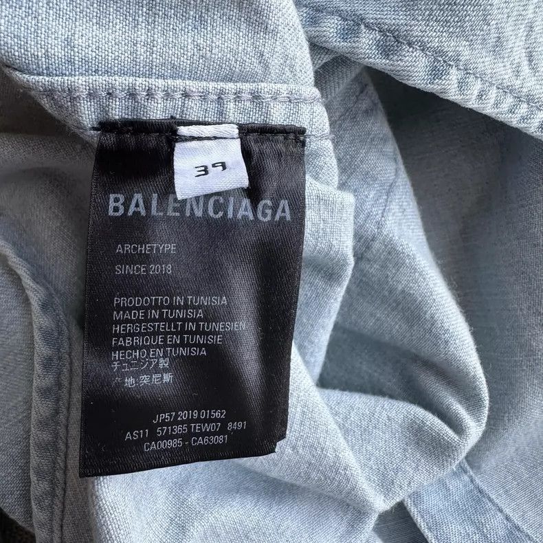 Balenciaga Balenciaga size 39 FW21 back logo print washed denim shirt Size US M / EU 48-50 / 2 - 7 Thumbnail