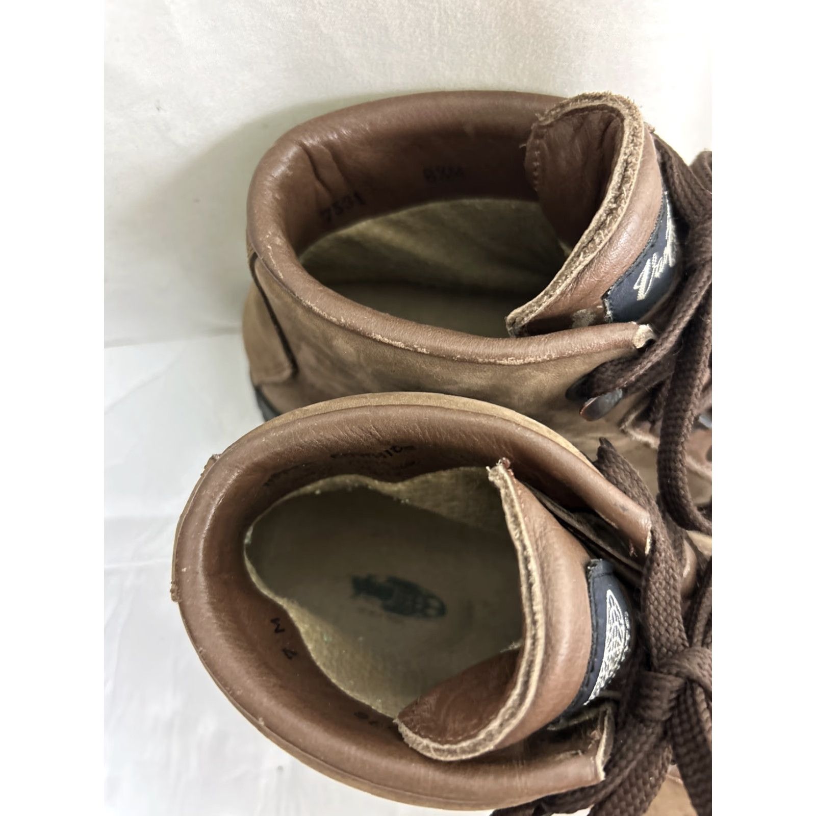 Vasque Vasque Sundowner 7530 Brown Gore-Tex Leather Hiking Boots Vintage Men Left 8.5 Right 7 US 8.5 M Leather Outsole Almond Toe Lace Up hiking Boots Mens Size US 9 / EU 42 - 6 Thumbnail