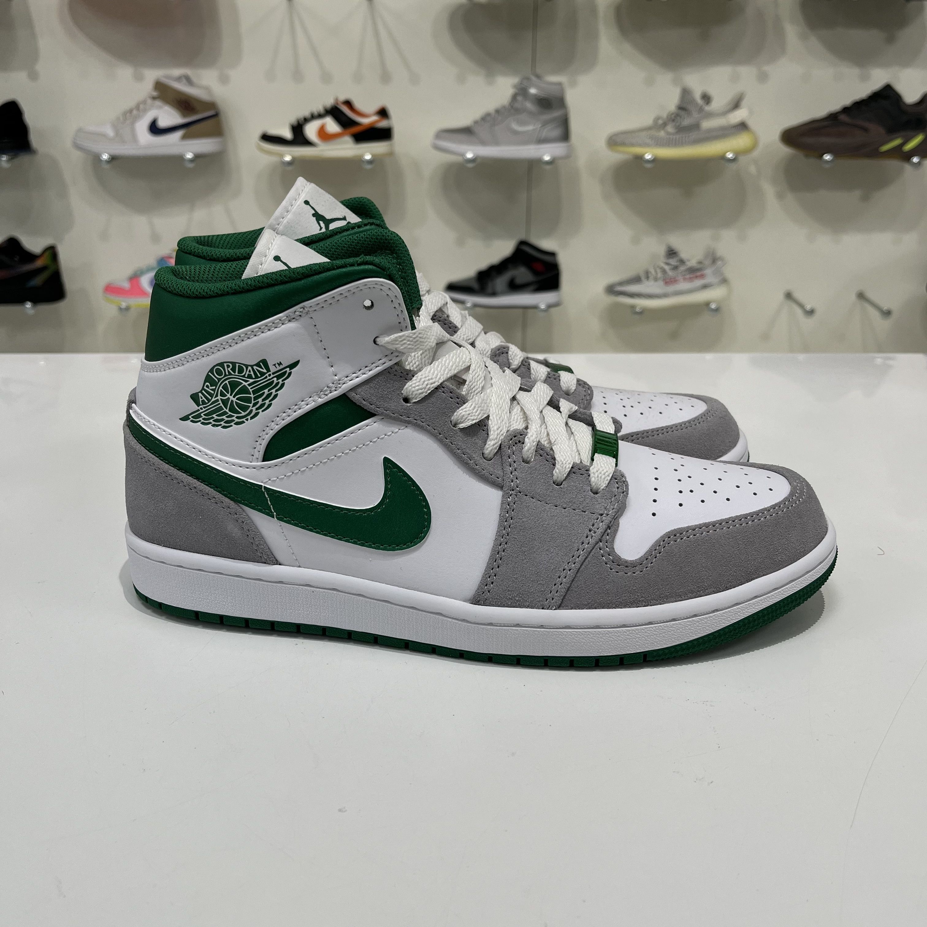 Nike Air Jordan 1 Mid SE Grey Green Size US 9.5 / EU 42-43 - 4 Thumbnail