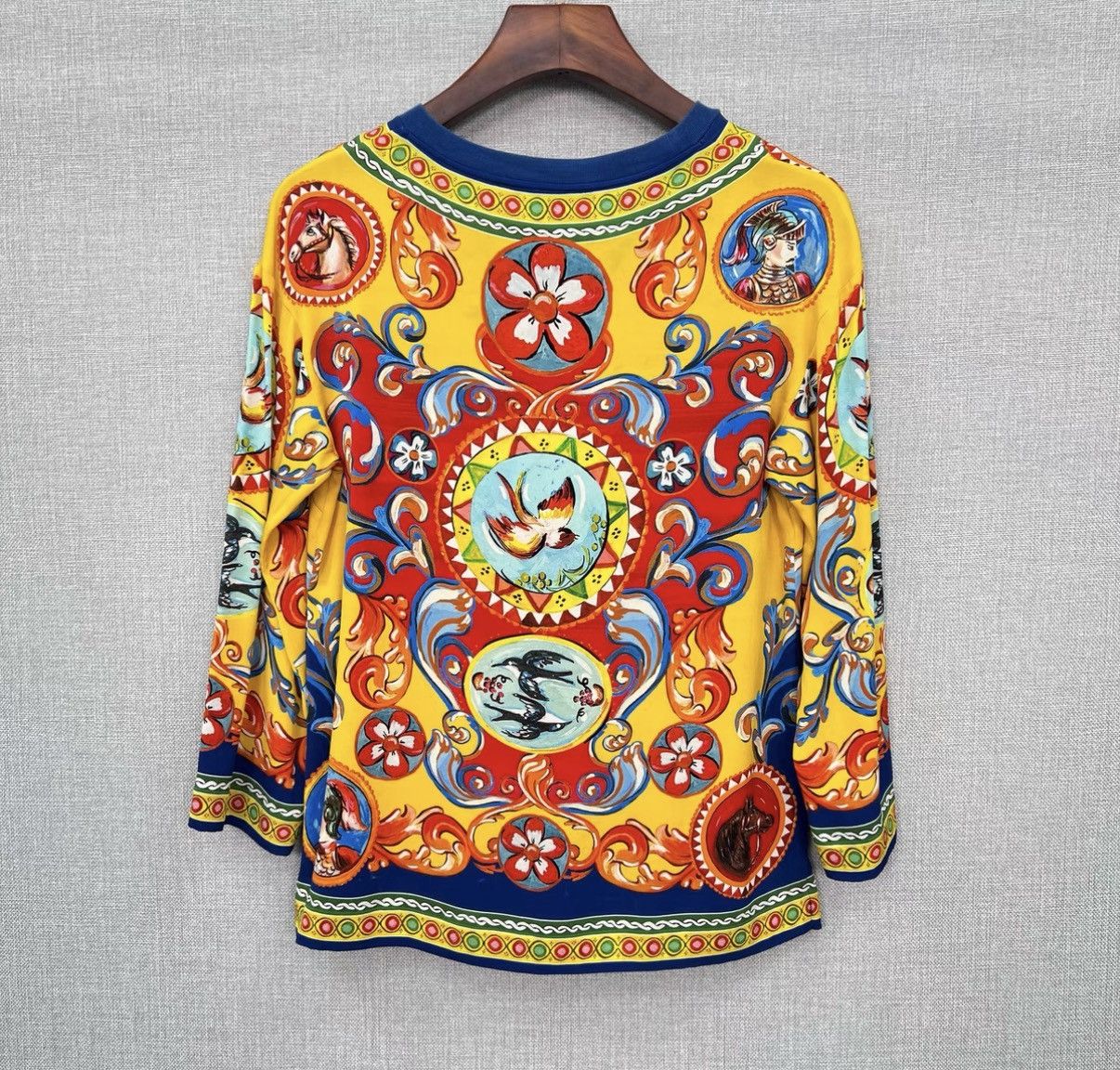 Dolce & Gabbana Dolce& Gabbana Baroque Painting Printed Silk Long Sleeve Top Size XS / US 0-2 / IT 36-38 - 2 Thumbnail