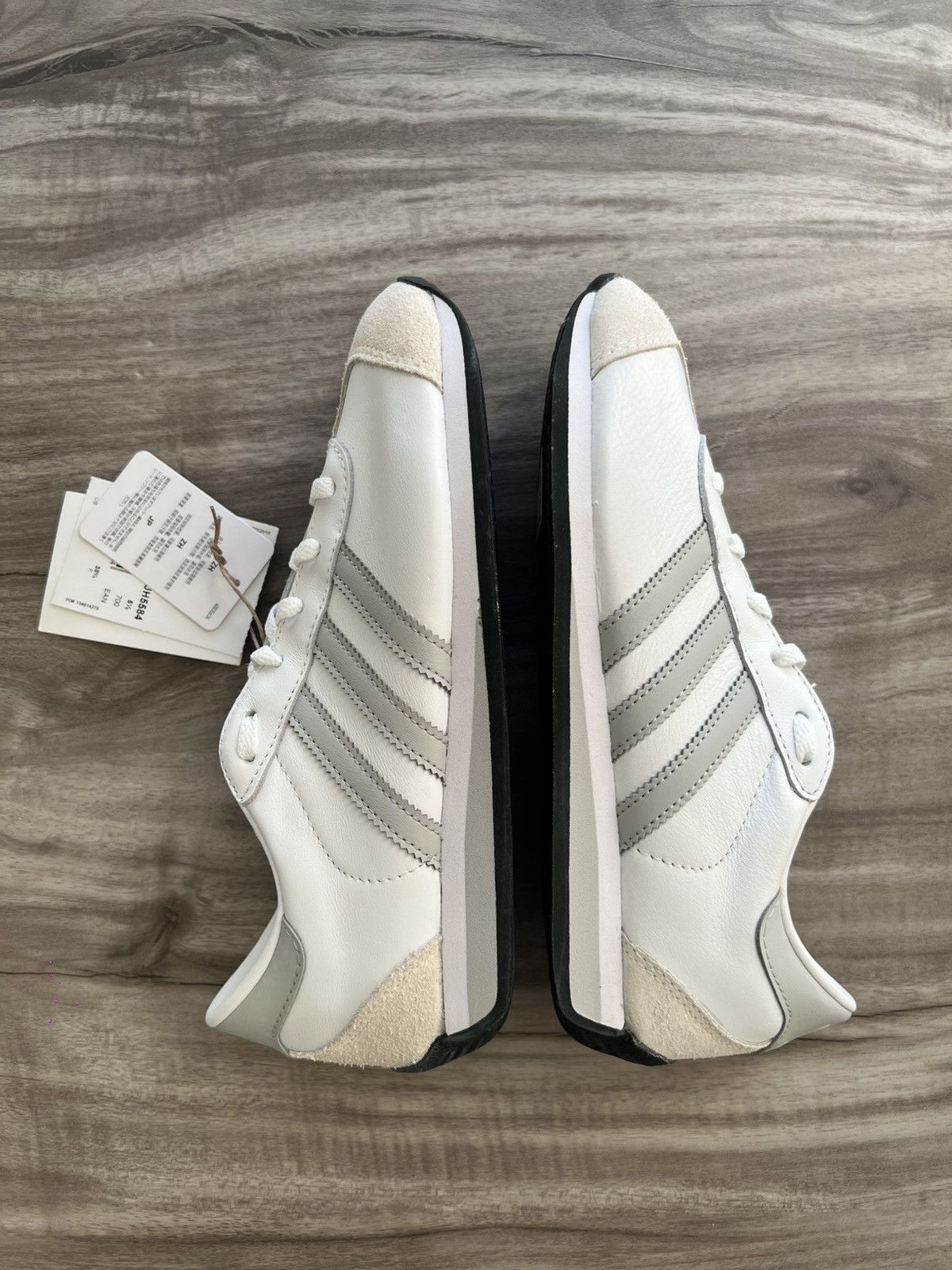 Adidas Adidas Original Country 2 Size 6 Men’s/7.5 Womens Size US 6 / EU 39 - 2 Thumbnail