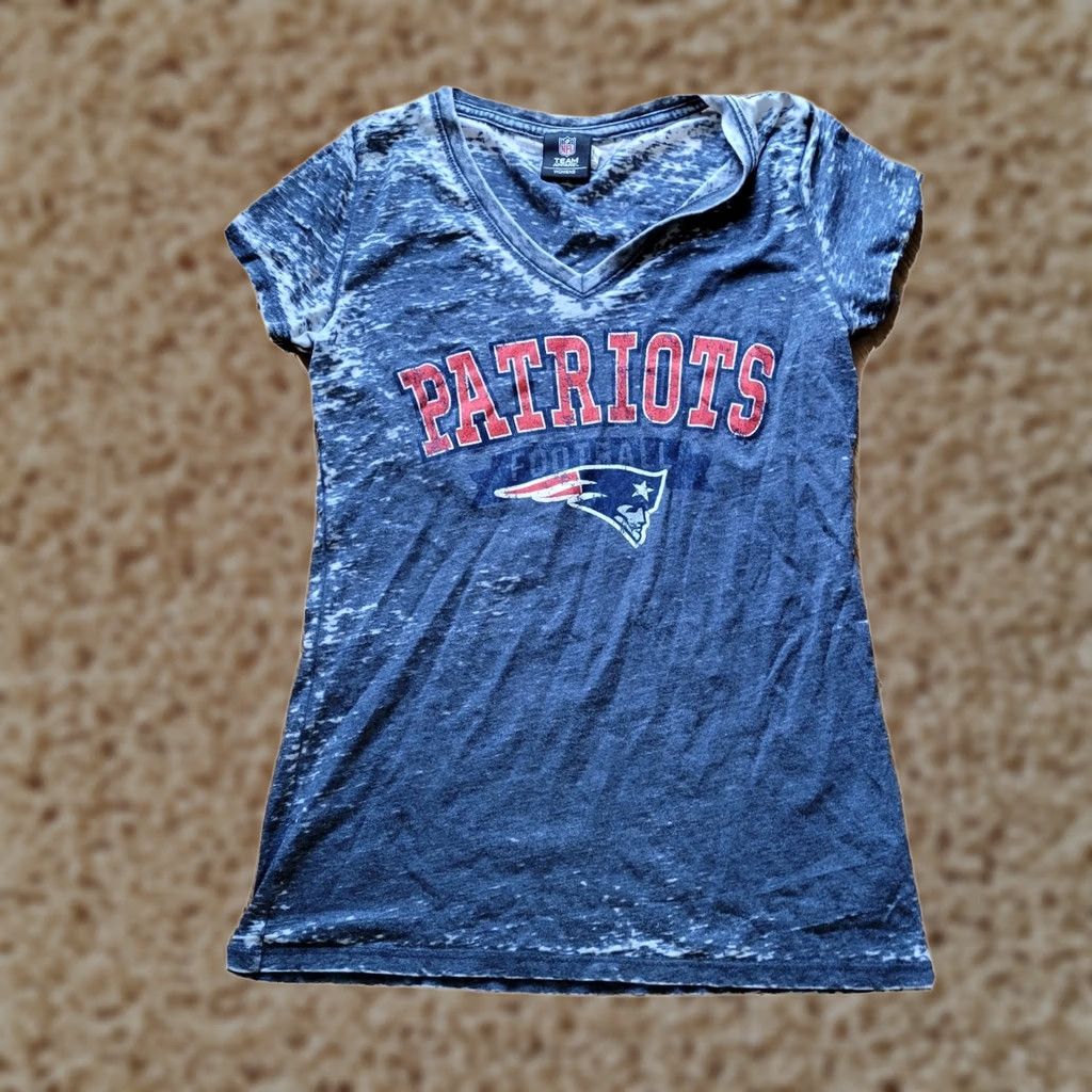 NFL NFL Patriots T Shirt Womens Medium Gray Burnout V Neck Short Sleeve NFL Apparel Patriots Shirt Women M Size M / US 6-8 / IT 42-44 - 1 Thumbnail