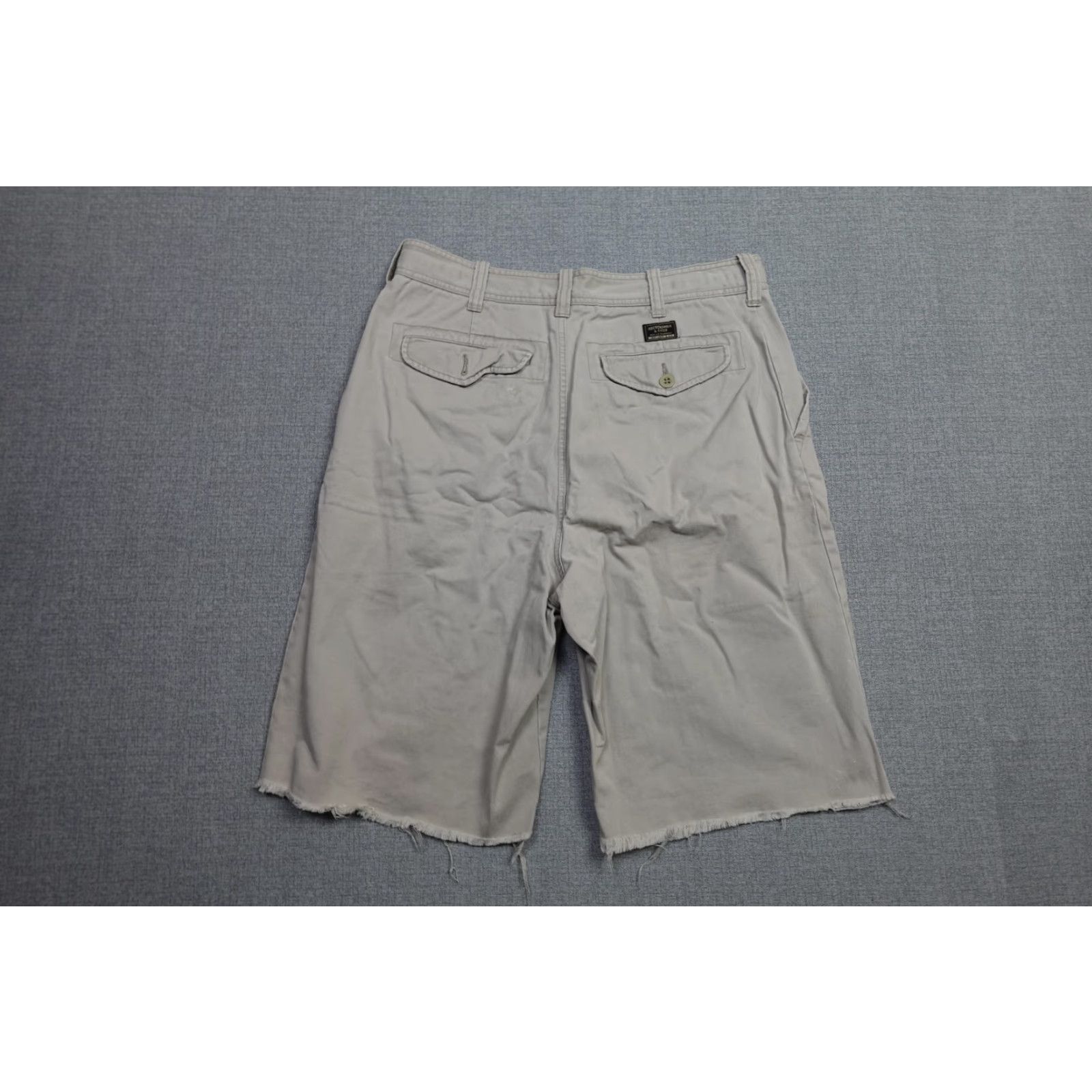 Abercrombie & Fitch VINTAGE Abercrombie & Fitch Shorts Mens 33 Khaki Cut Off Distressed Raw Hem Chino Casual 33 Beige Cotton Pockets Regular Front Button Zip Mens Size US 33 - 2 Thumbnail