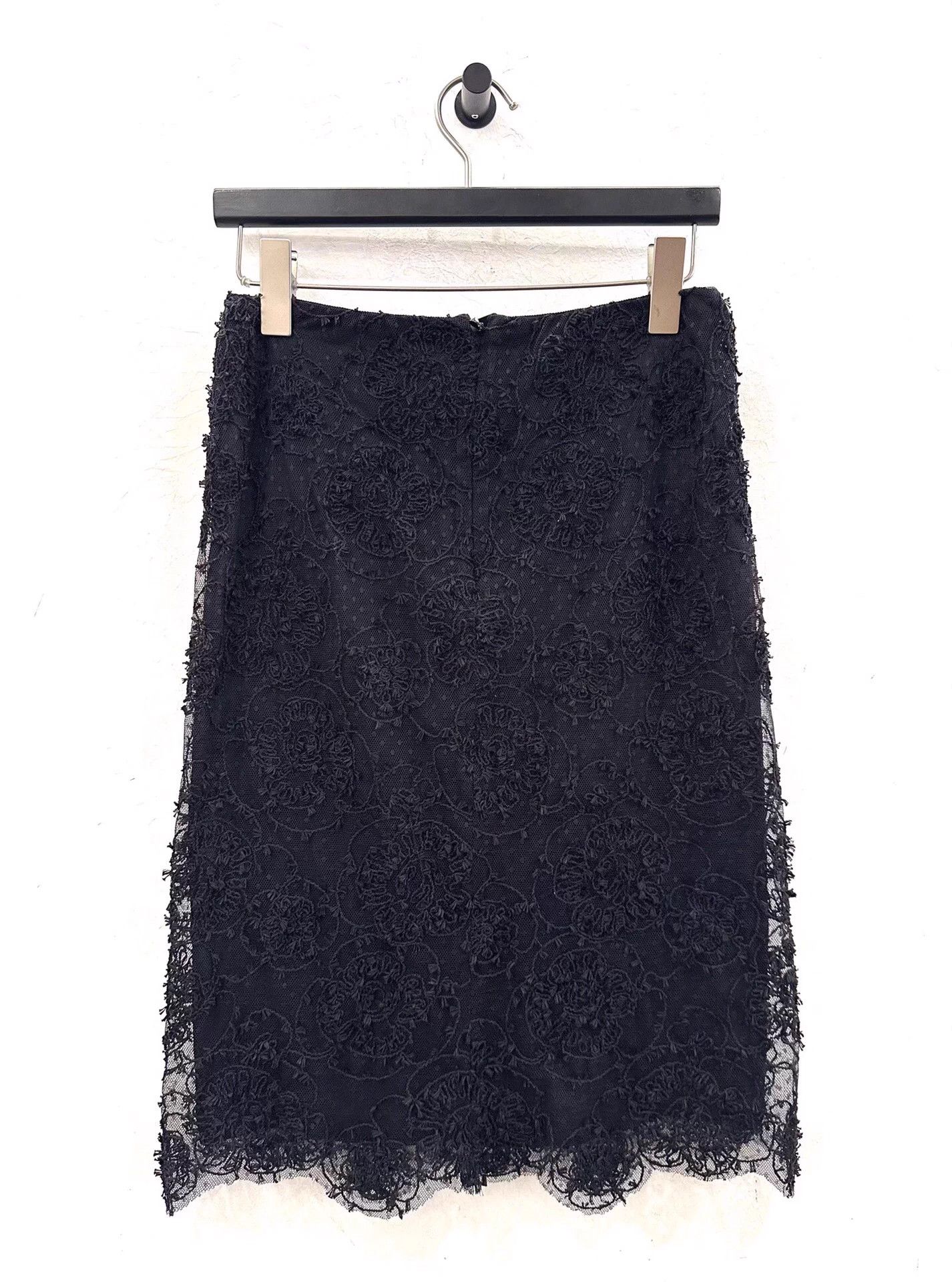 Chanel Chanel Camellia Embroidered Black Skirt 36 Size 26" / US 2 / IT 38 - 2 Thumbnail