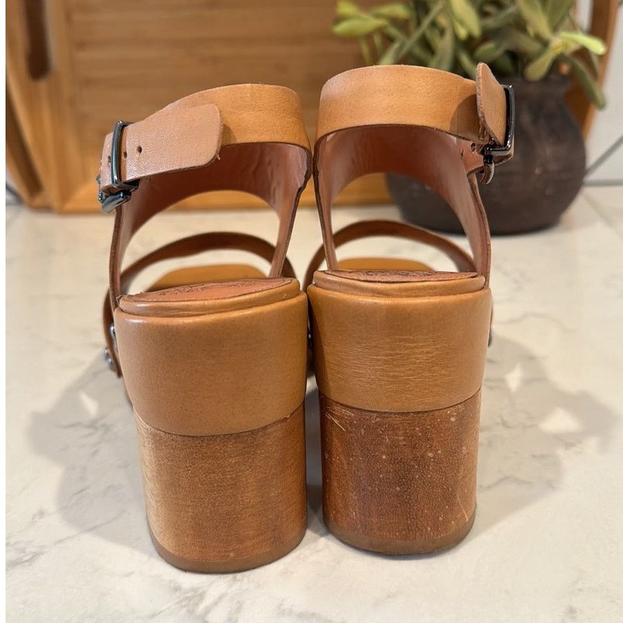 Vince Camuto Vince Camuto studded tan nude wood clog leather retro sz 7.5 Size US 7.5 / IT 37.5 - 2 Thumbnail