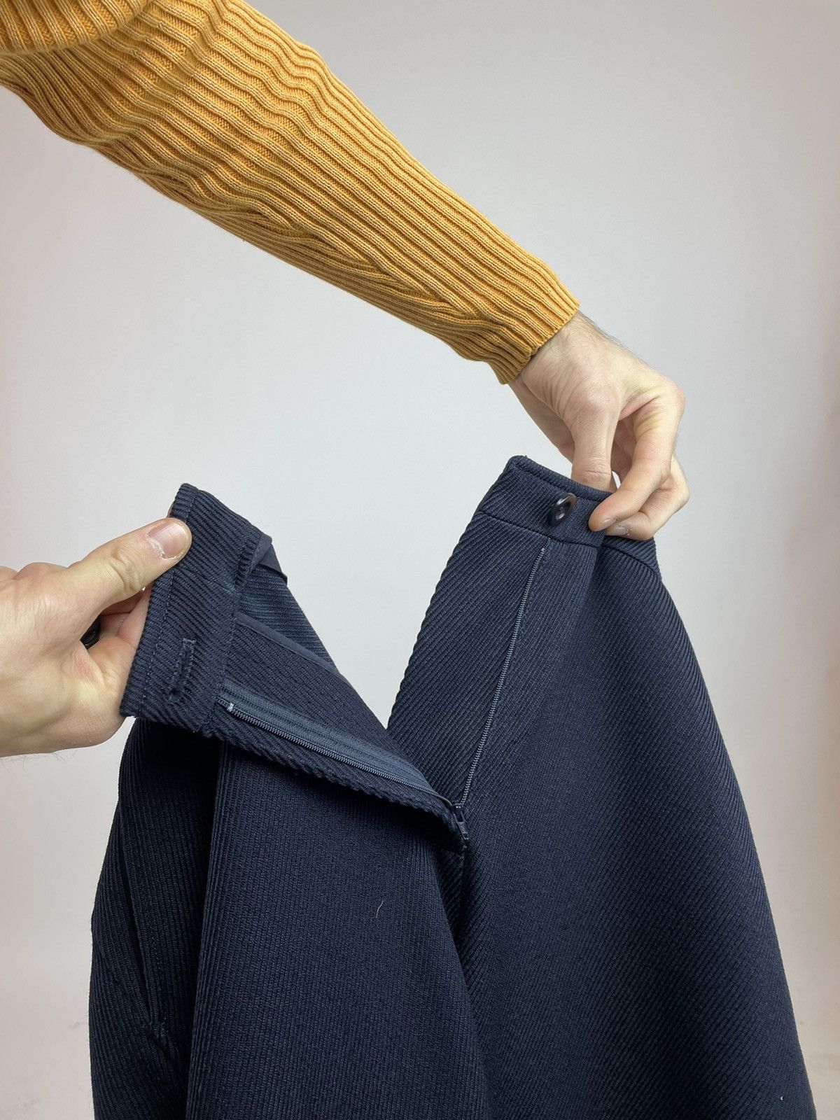 Cos × Japanese Brand COS Wool Trousers Women’s BIG SIZE size EUR 44 Size 32" / US 10 / IT 46 - 9 Thumbnail