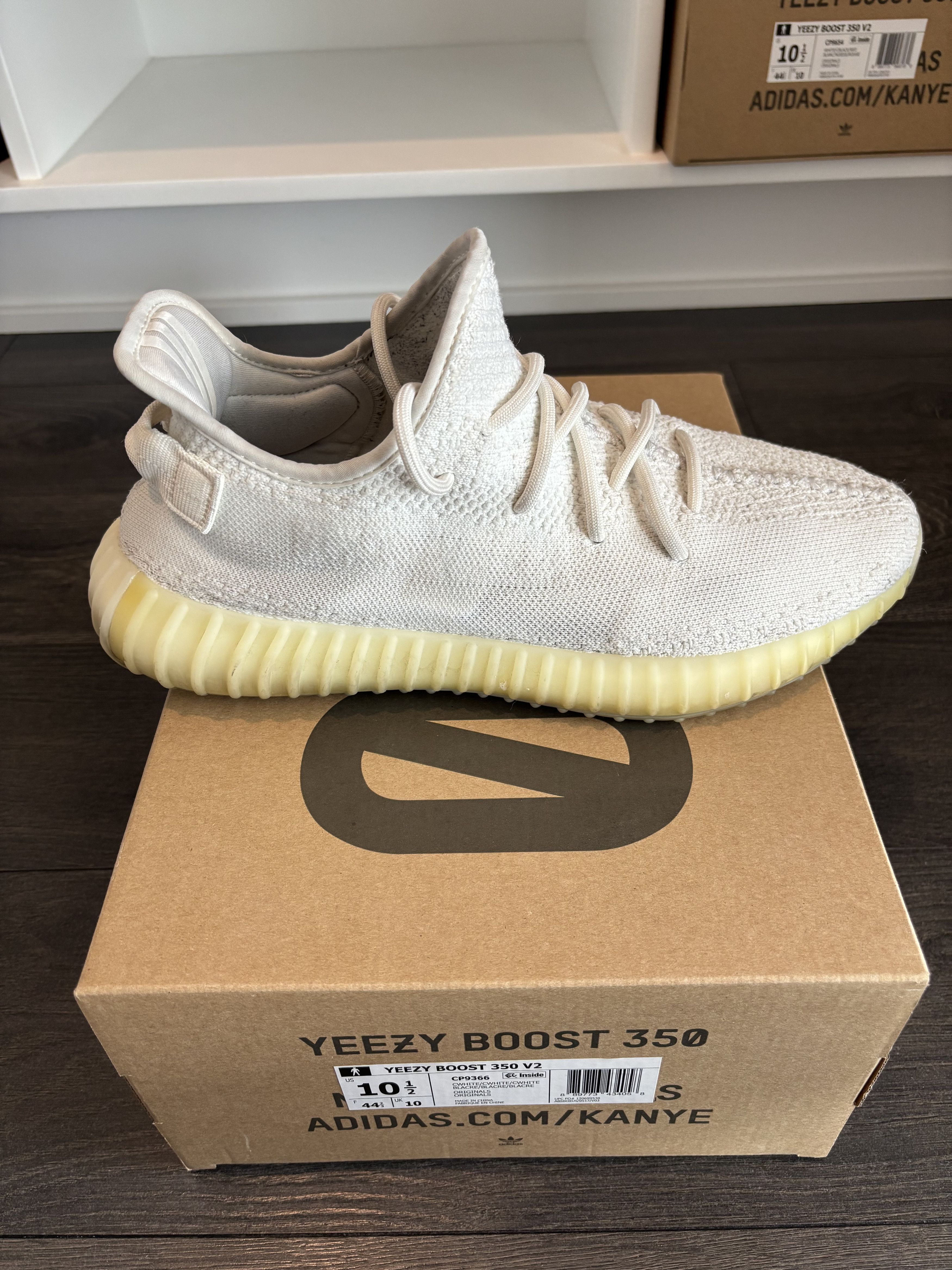 Yeezy Yeezy Boost 350 V2 Triple White Size US 10.5 / EU 43-44 - 8 Thumbnail