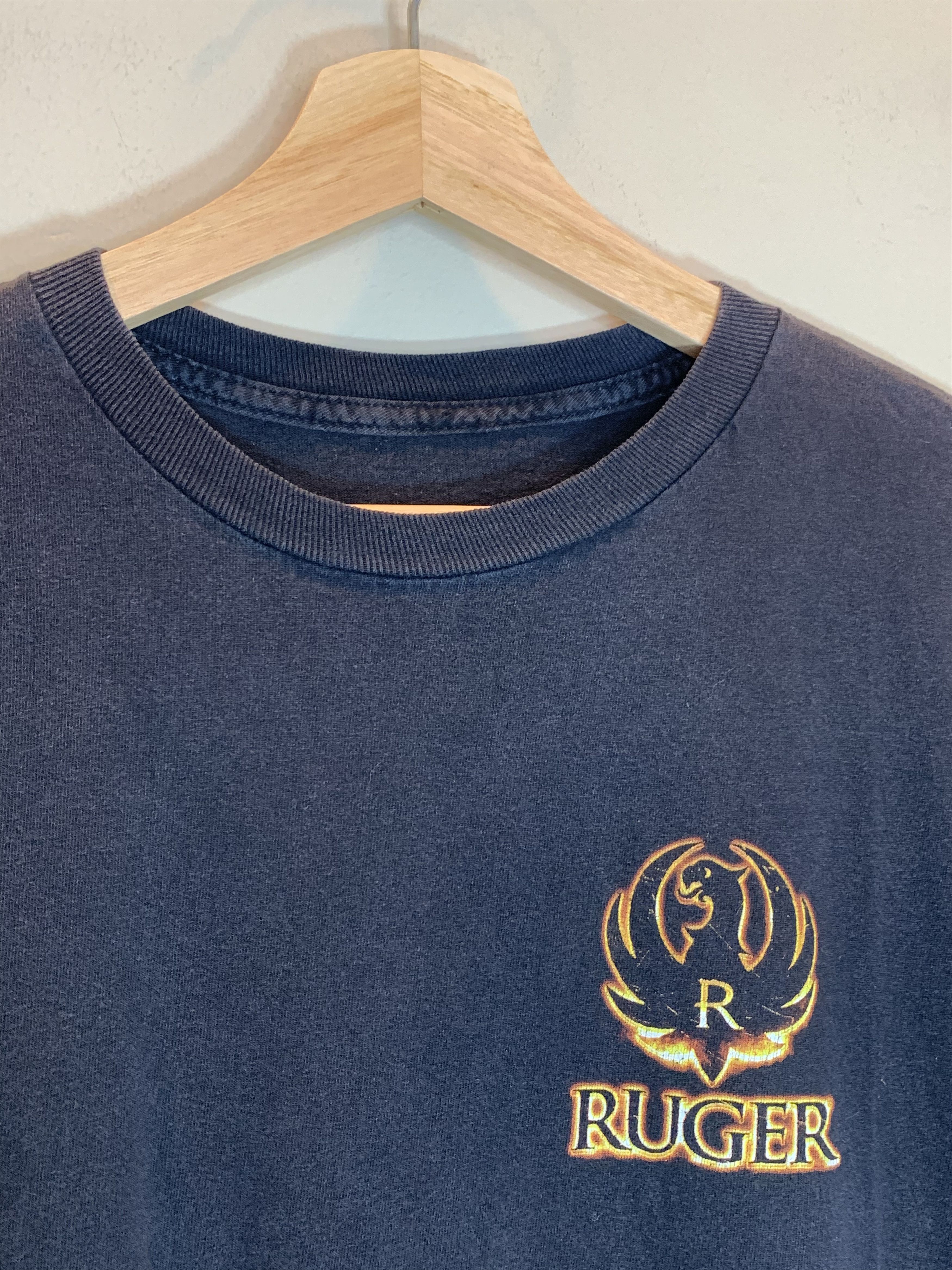 Vintage *RARE* Vintage Ruger Firearms Gun Flame Logo Art T-Shirt Size US L / EU 52-54 / 3 - 4 Thumbnail