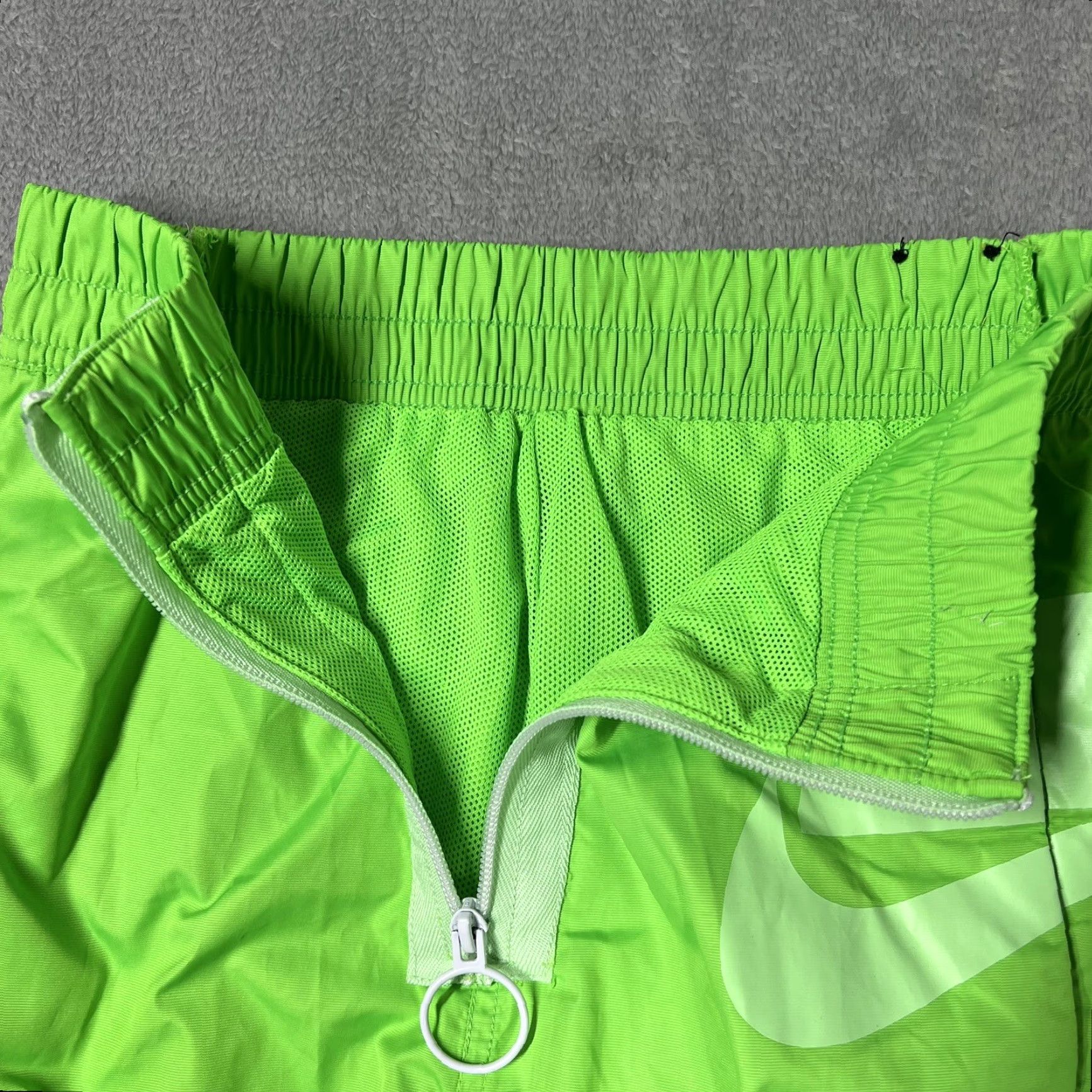 Nike Nike Sportswear NSW Women's XS 24” Waist CT0880-398 Neon Green Trousers EUC Size 26" / US 2 / IT 38 - 5 Thumbnail