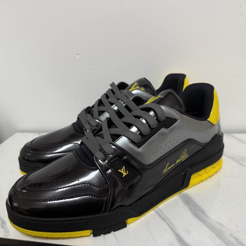 Louis Vuitton Louis Vuitton Trainer Casual Sneakers for Men 0079 Size US 11 / EU 44 - 1 Thumbnail