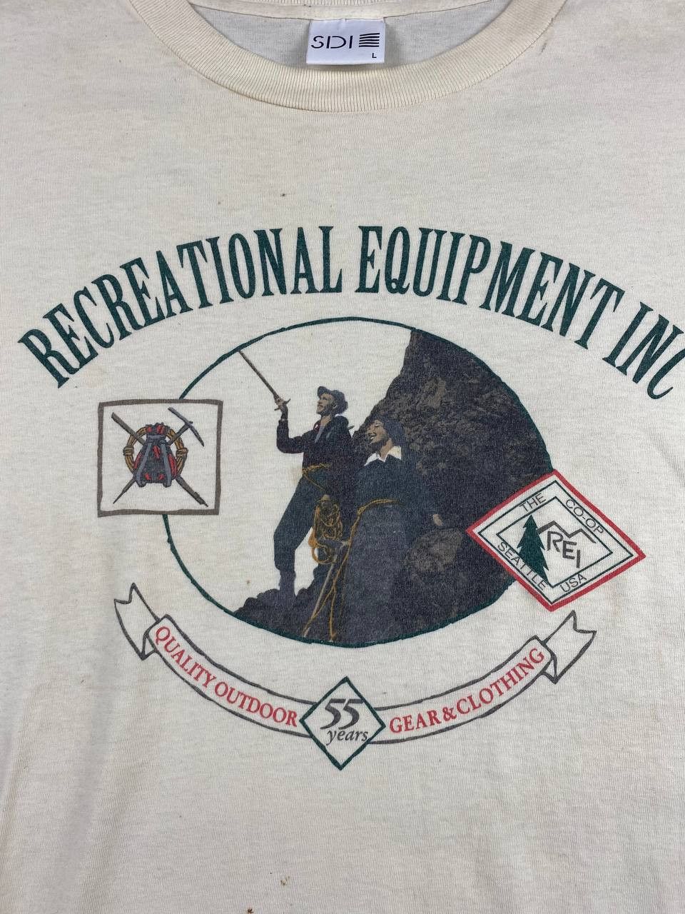 Vintage vintage recretional equipment inc outdoor clothing tee Size US L / EU 52-54 / 3 - 2 Thumbnail