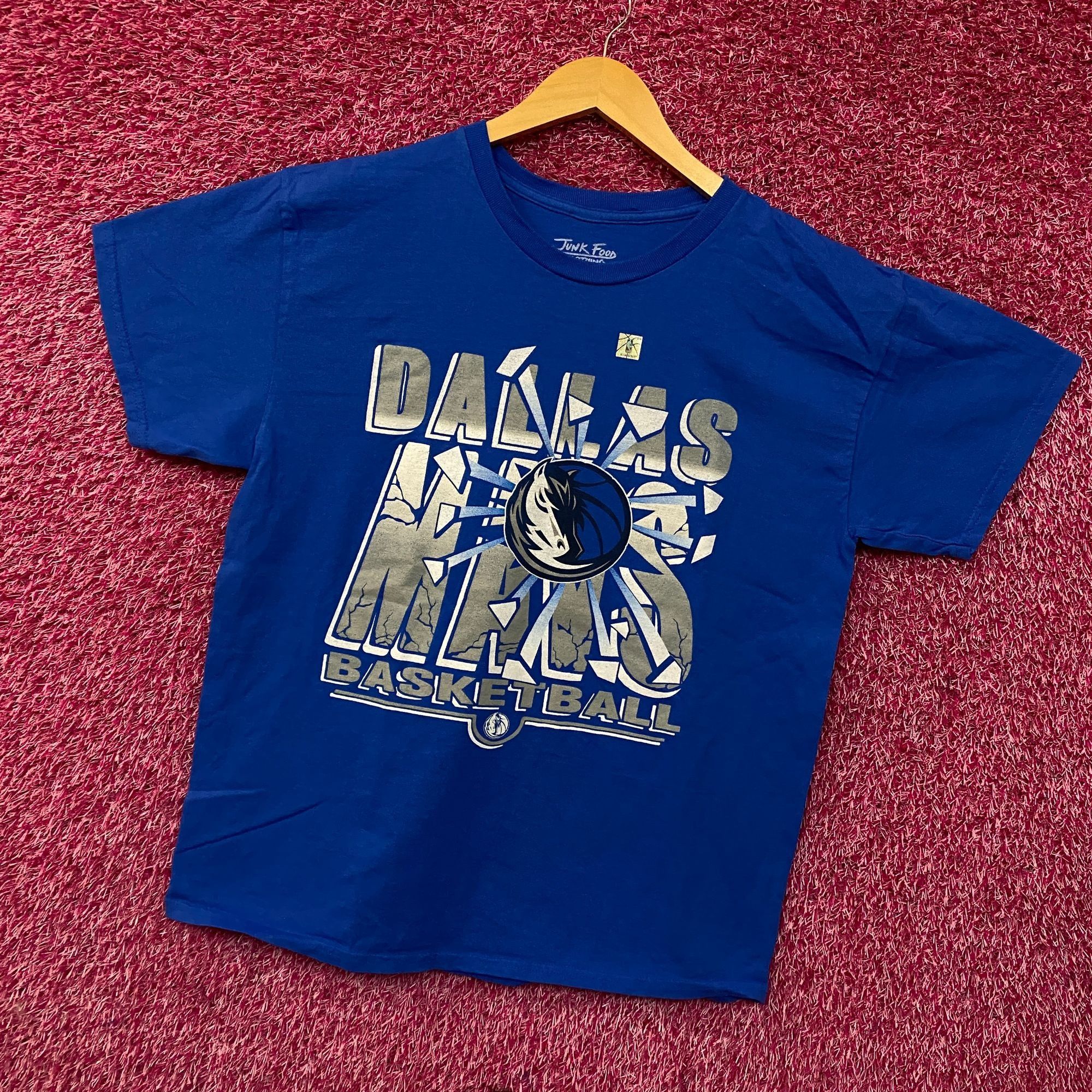 Junk Food Junk Food Dallas Mavericks Break Through Basketball T-Shirt Size US M / EU 48-50 / 2 - 3 Thumbnail