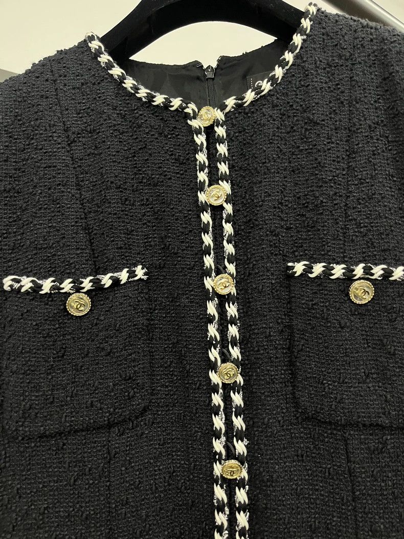 Chanel Chanel Black four-pocket tweed dress jacket Size XS / US 0-2 / IT 36-38 - 2 Thumbnail