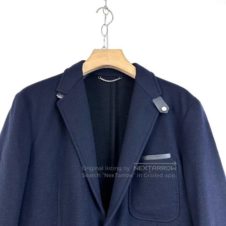 Louis Vuitton Louis Vuitton Navy blue V-neck leather buttoned blazer jac Size US M / EU 48-50 / 2 - 3 Thumbnail