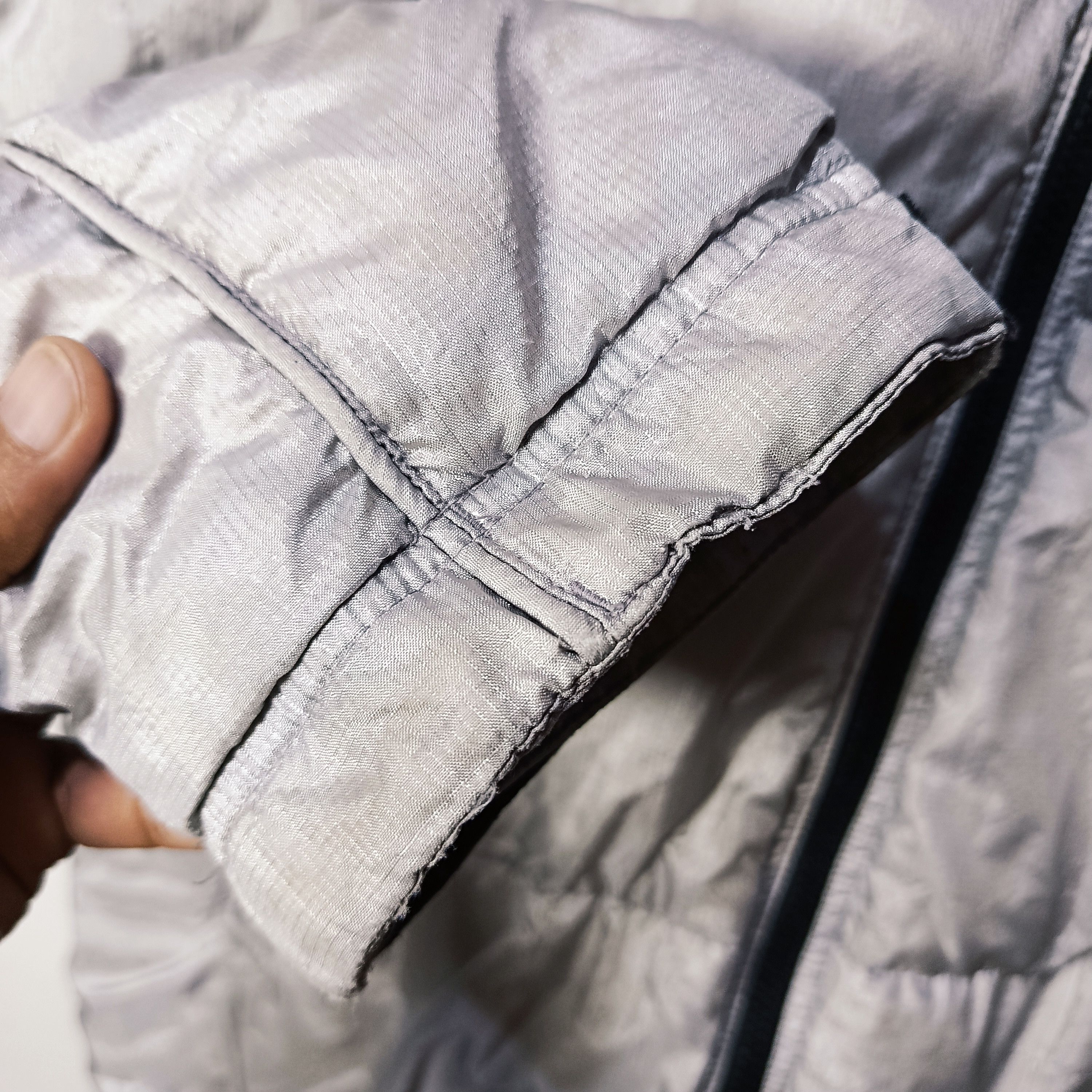 Nike Nike Metallic Silver Vintage Puffer Jacket Y2K Size US L / EU 52-54 / 3 - 11 Thumbnail