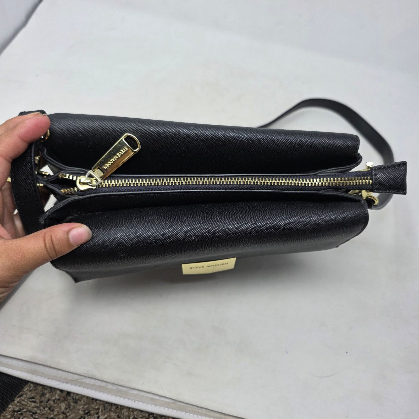 Steve Madden Steve Madden Black Crossbody Foldover Bag Gold Hardware Size ONE SIZE - 4 Thumbnail