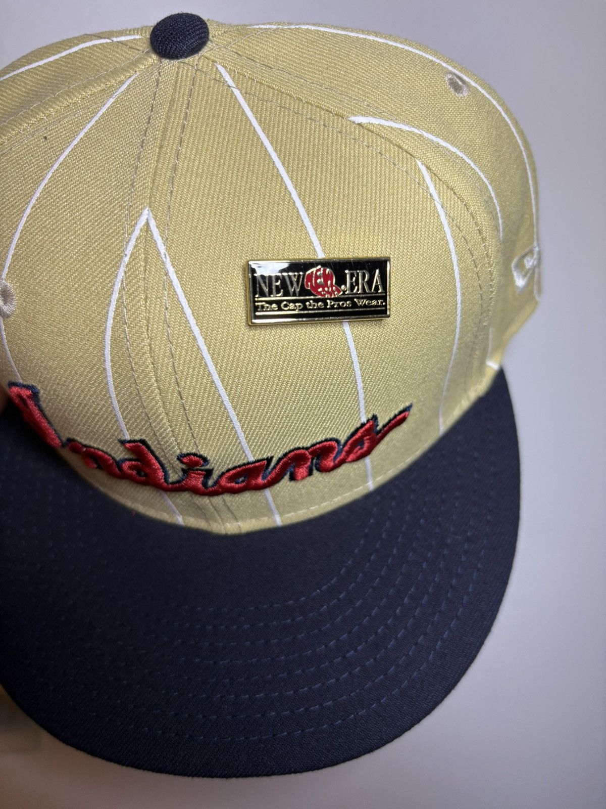 New Era Sz 7 5/8 MLB Cleveland Indians Fitted Hat + Pin Size ONE SIZE - 4 Thumbnail