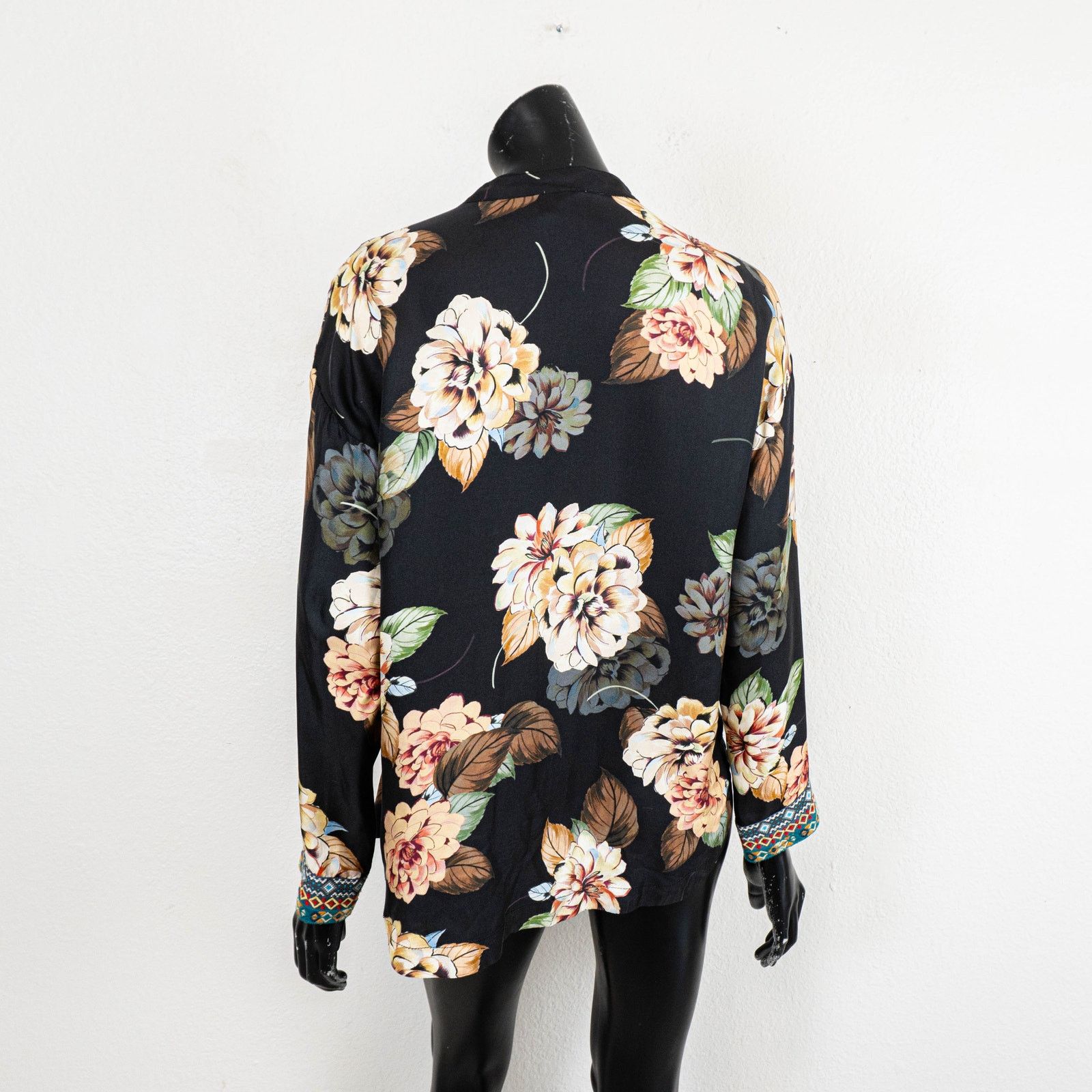 Johnny Was Johnny Was Corey Boxy Top 100% Silk Black Floral size XS Size XS / US 0-2 / IT 36-38 - 4 Thumbnail