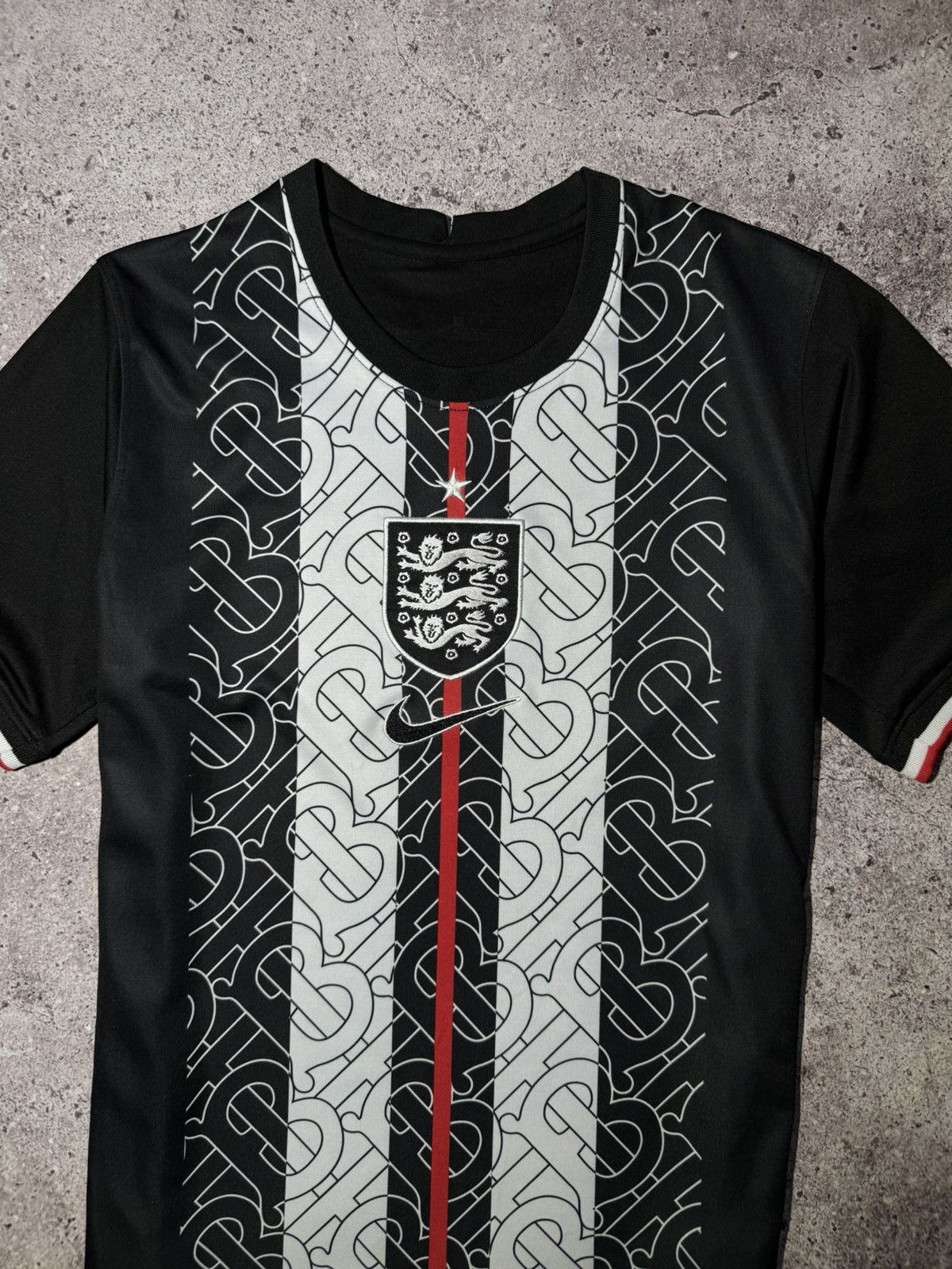 Nike England National Team 2020/21 Football Jersey T-shirt Size US S / EU 44-46 / 1 - 2 Thumbnail