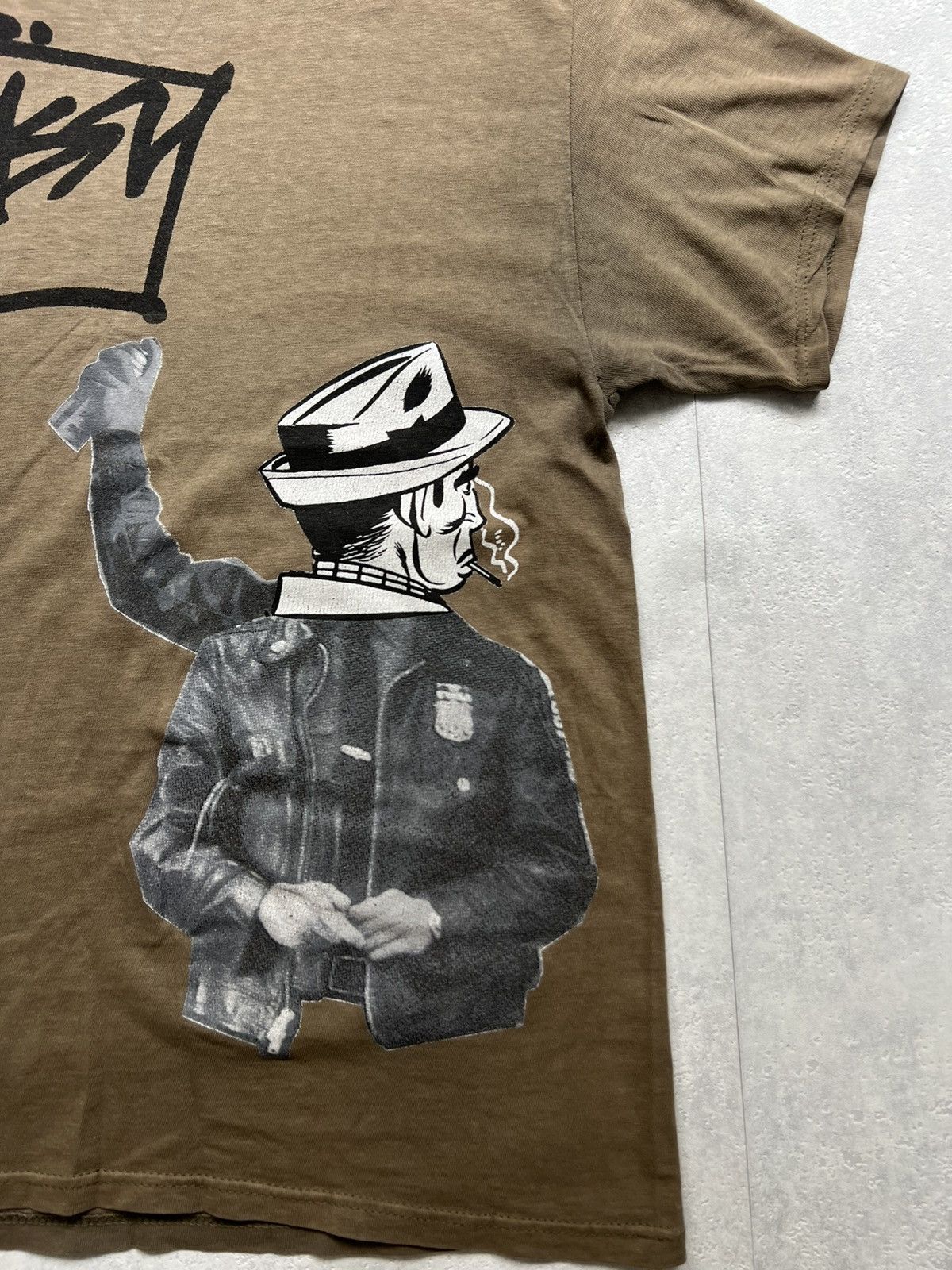 Stussy 00’s STUSSY GRAFFITI COP GUY DISTRESSED Y2K VINTAGE TEE Size US M / EU 48-50 / 2 - 2 Thumbnail