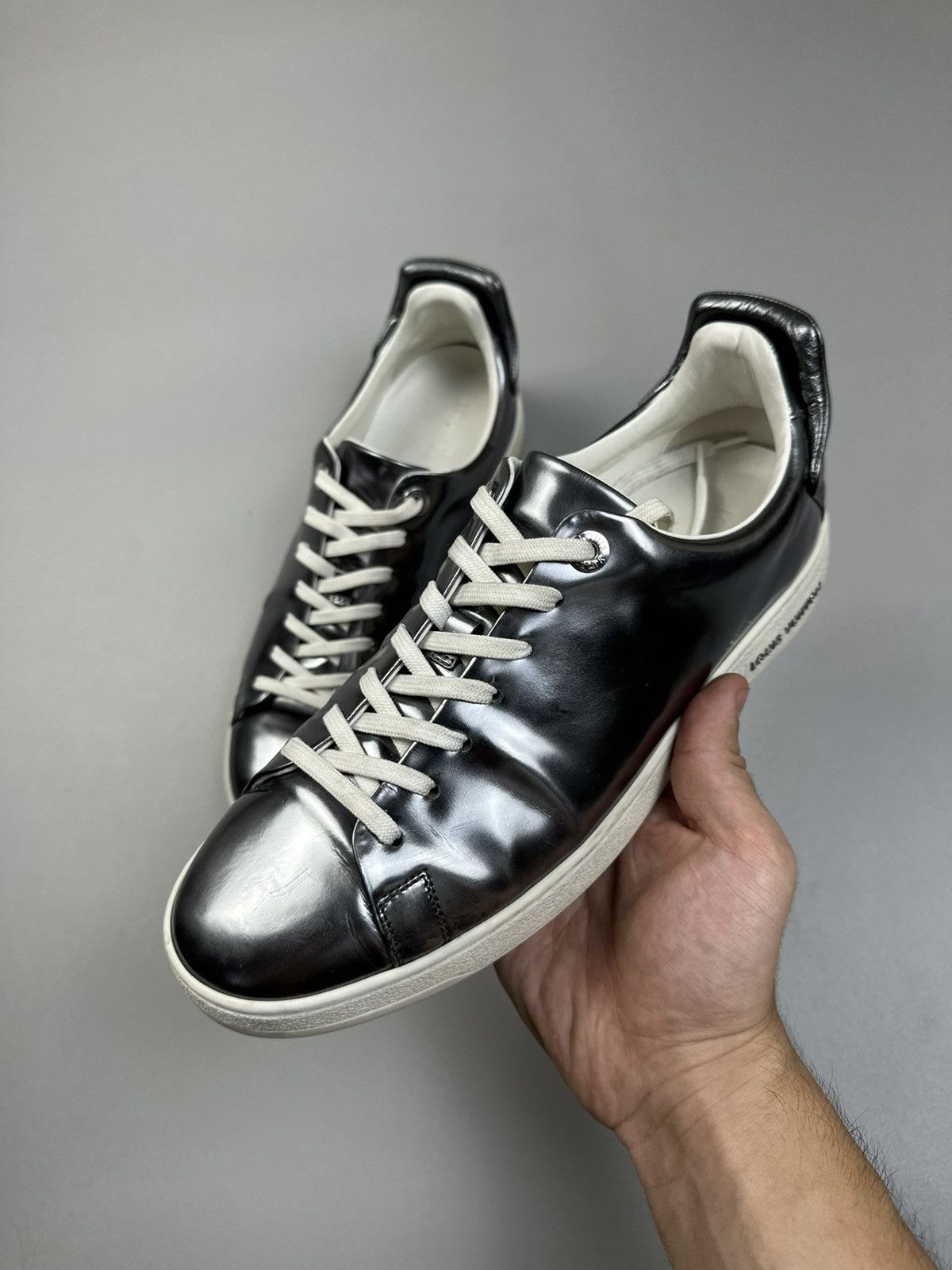 Louis Vuitton Louis Vuitton Silver Leather Sneakers Size US 9.5 / EU 42-43 - 2 Thumbnail