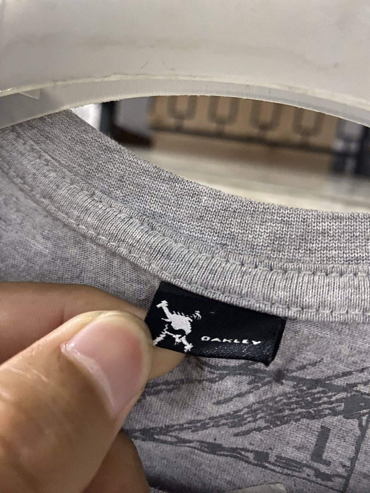 Oakley 💸NEED GONE💸Vintage oakley center logo heather grey tee Size US L / EU 52-54 / 3 - 5 Thumbnail